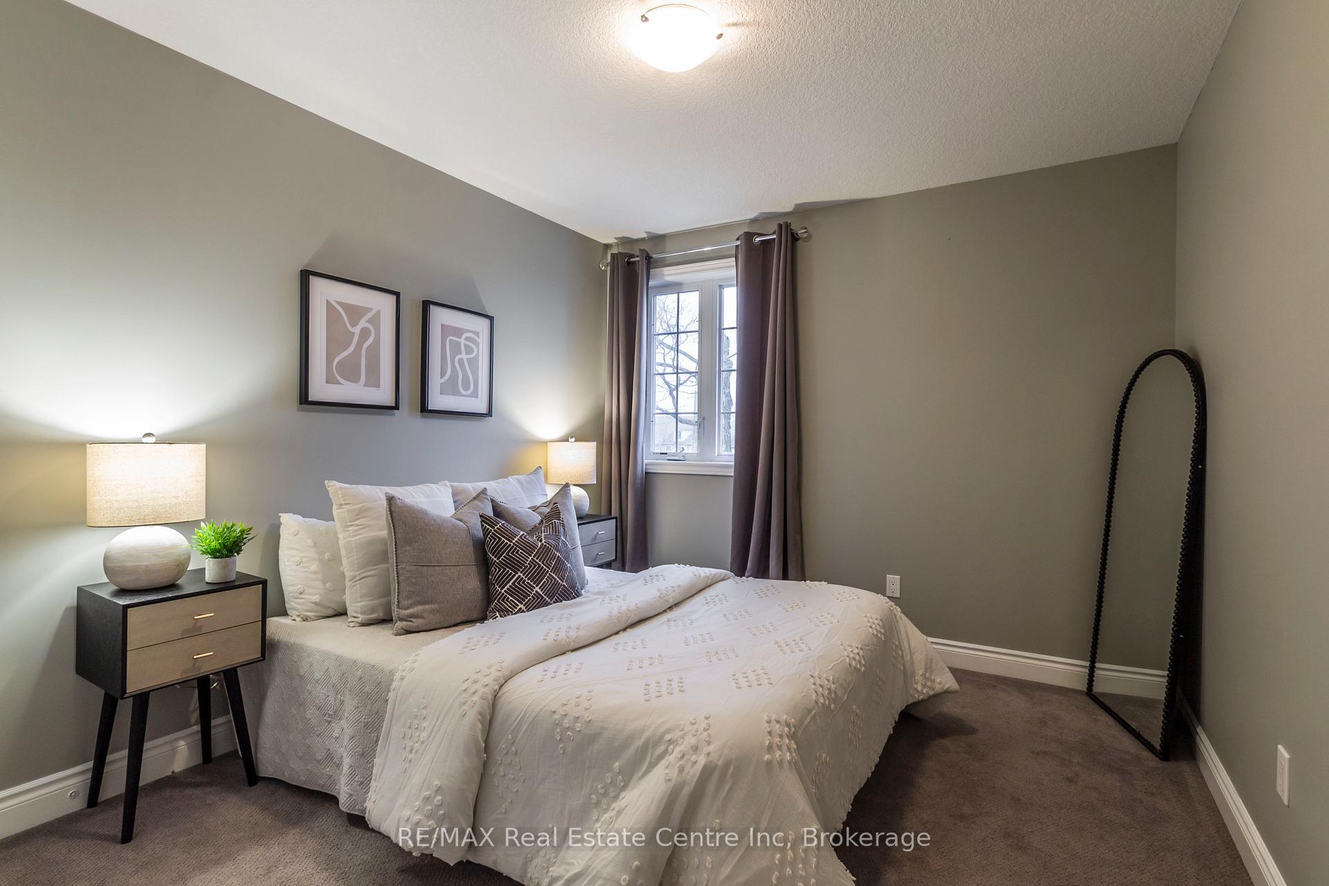 Photo 33 of 25 Jeffrey Drive, Guelph, Grange Road — HOMEH