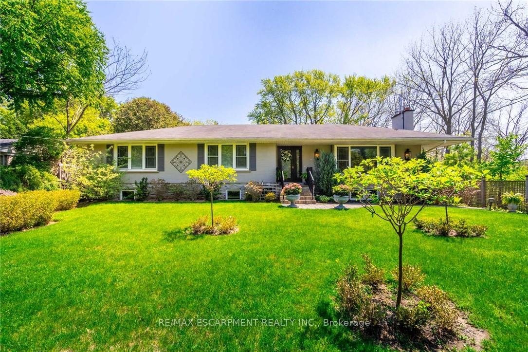 Front of 4306 Lakeshore Road