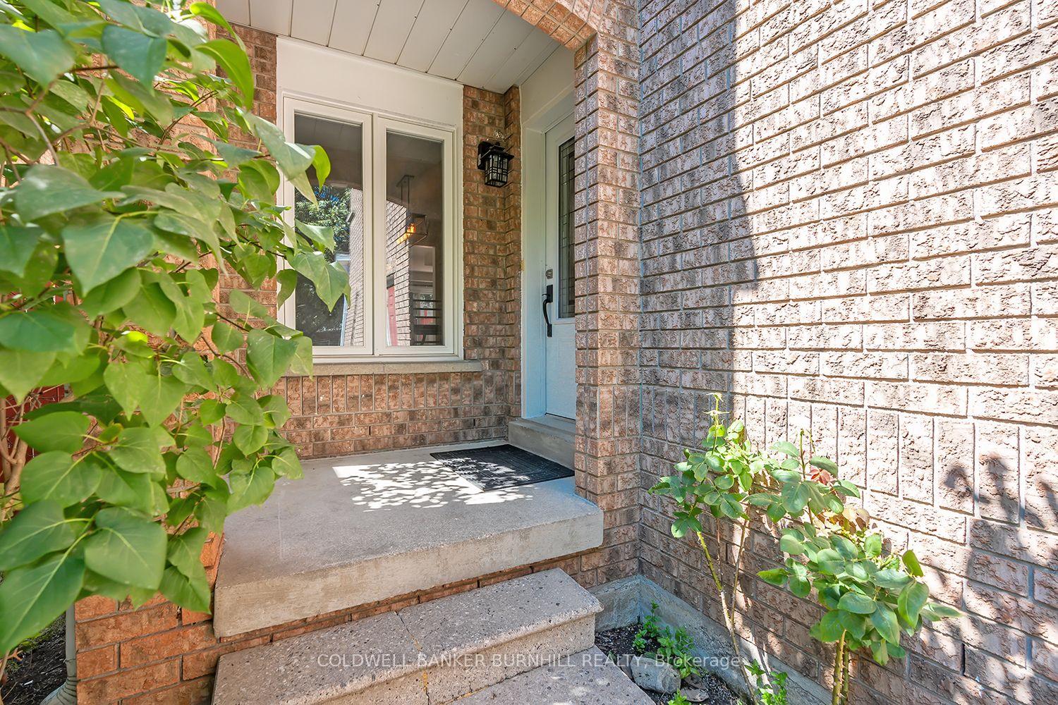 Photo 4 of 9 Wakefield Lane, Hamilton, Waterdown — HOMEH