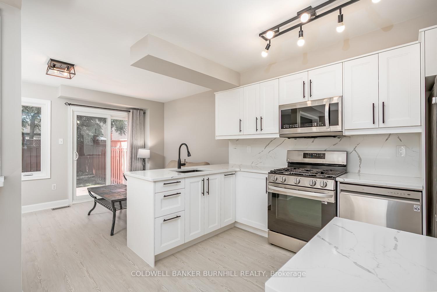 Photo 6 of 9 Wakefield Lane, Hamilton, Waterdown — HOMEH