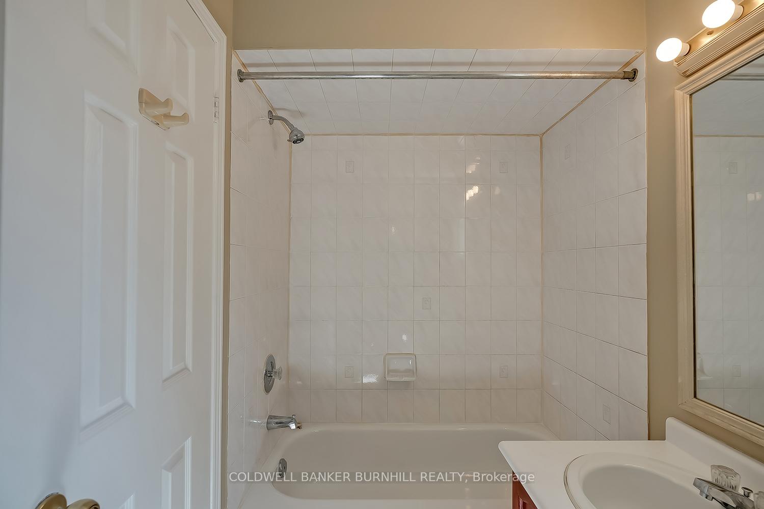 Photo 24 of 9 Wakefield Lane, Hamilton, Waterdown — HOMEH