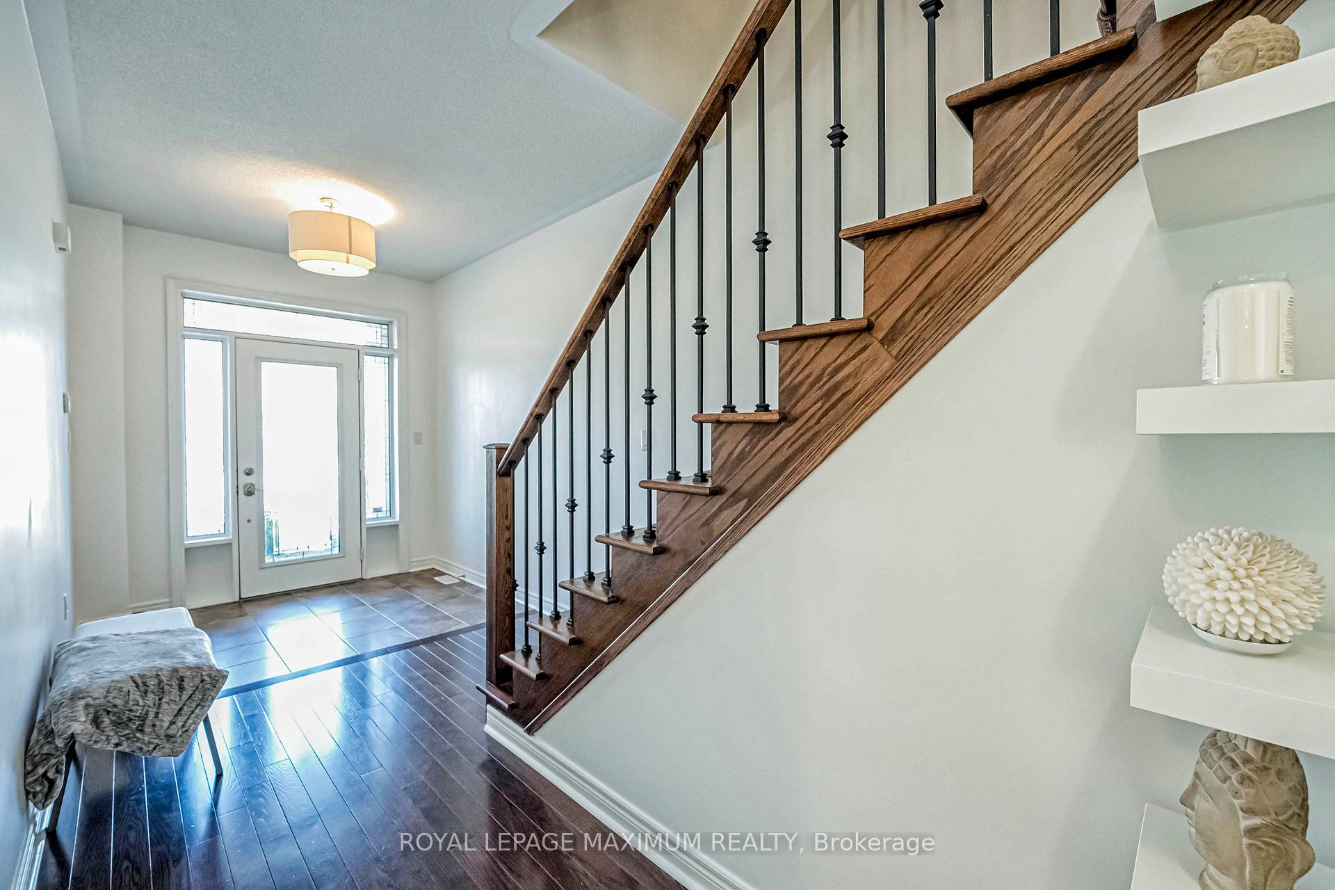 Photo 4 of 45 Losino Street, Caledon, Rural Caledon — HOMEH