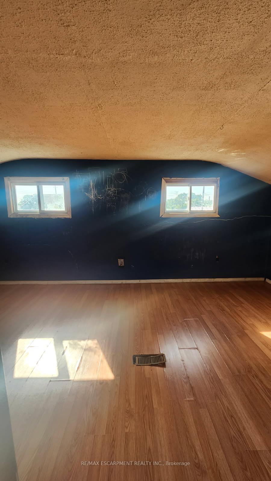 Photo 6 of 706 Tate Avenue, Hamilton, Parkview — HOMEH