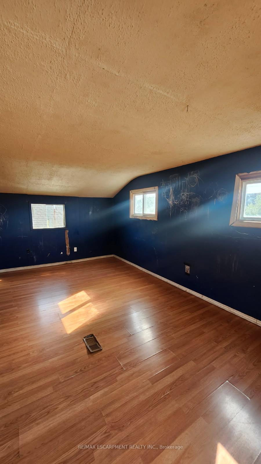 Photo 10 of 706 Tate Avenue, Hamilton, Parkview — HOMEH