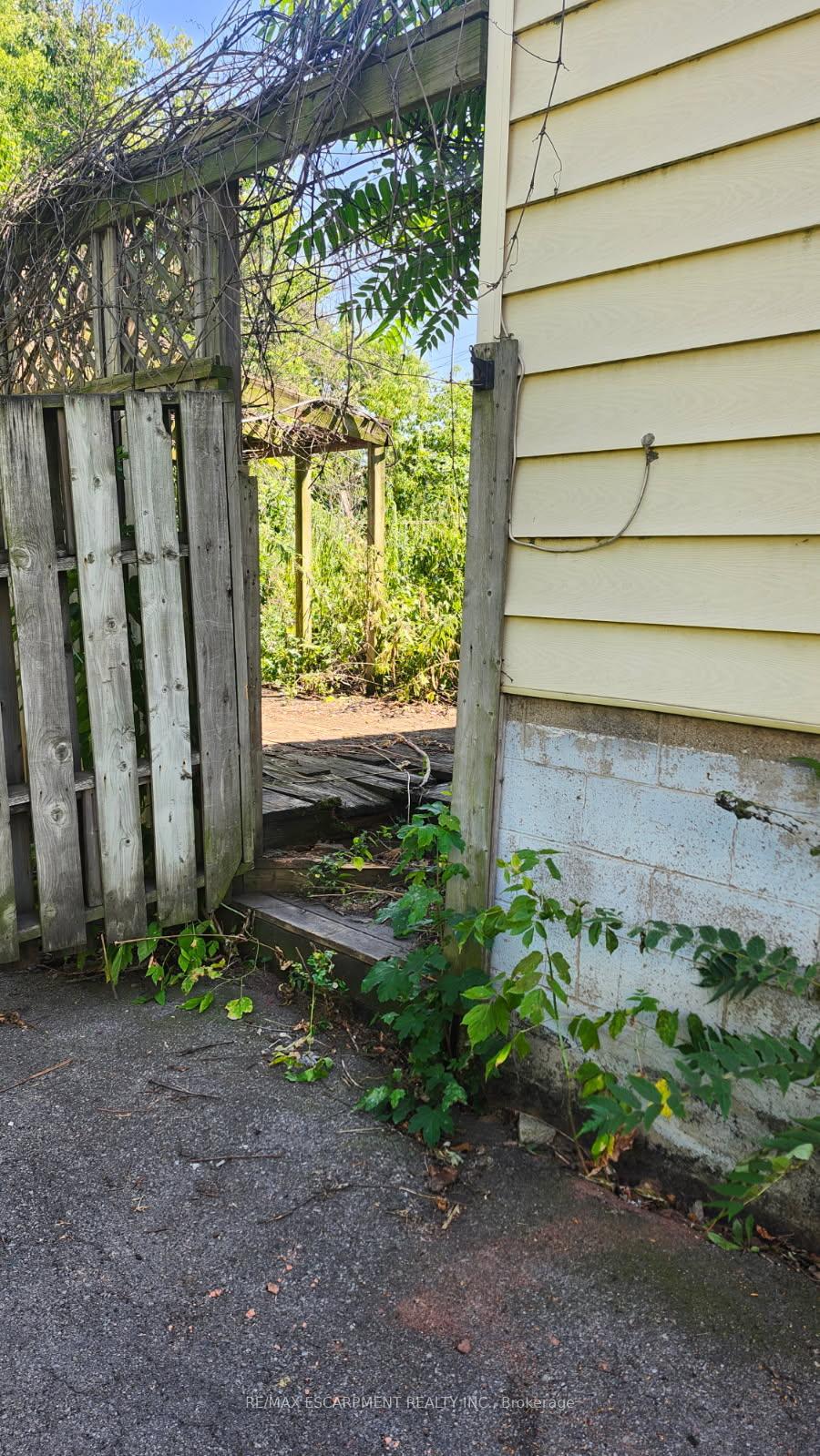 Photo 21 of 706 Tate Avenue, Hamilton, Parkview — HOMEH