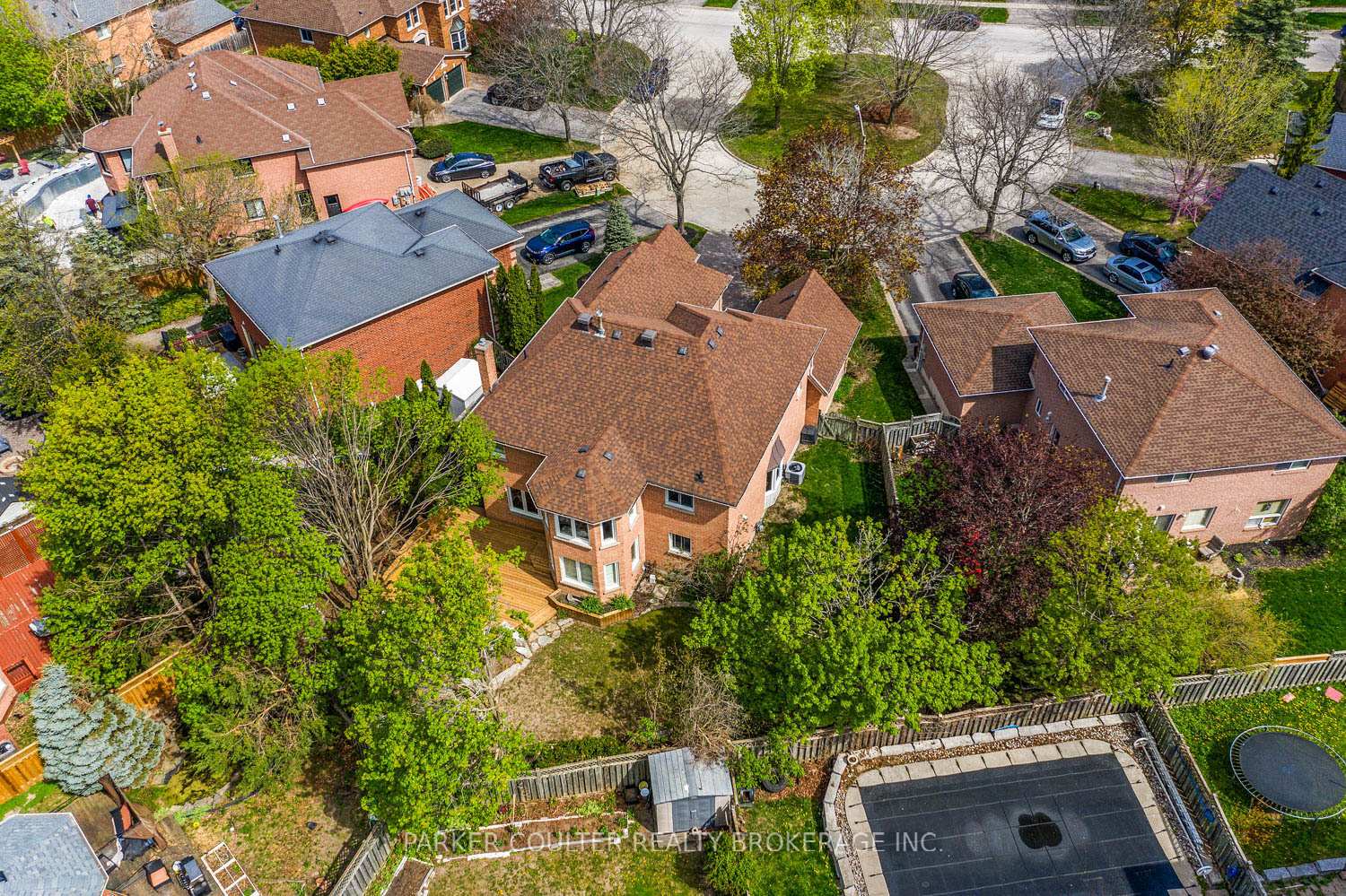 Photo 2 of 43 Falling Brook Drive, Barrie, Bayshore — HOMEH
