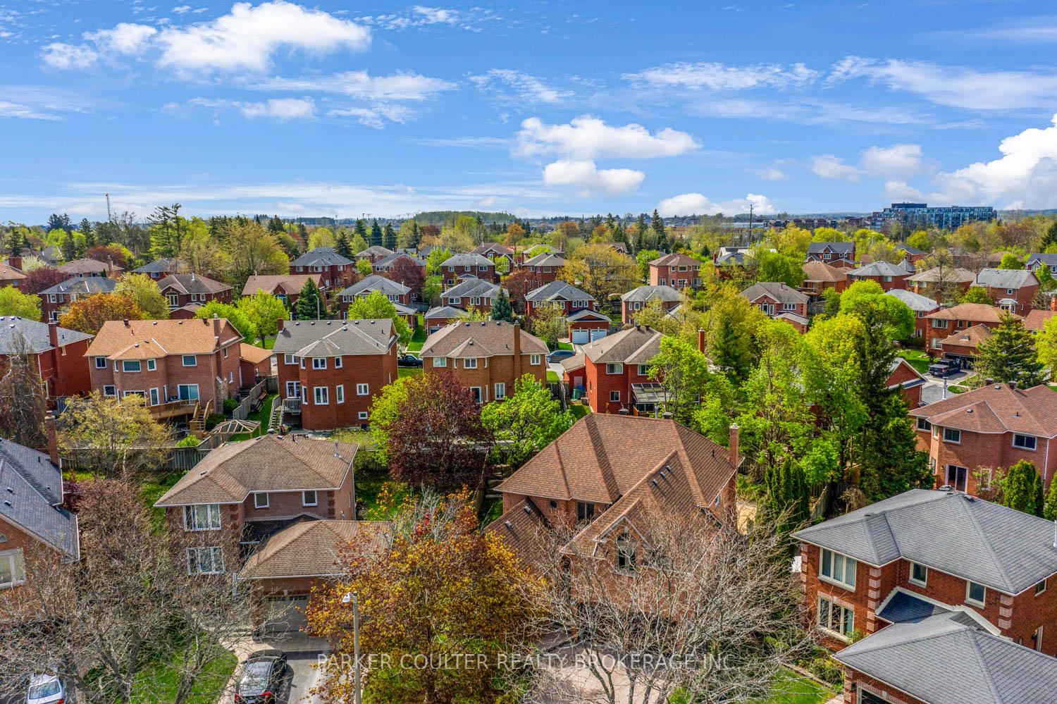 Photo 5 of 43 Falling Brook Drive, Barrie, Bayshore — HOMEH