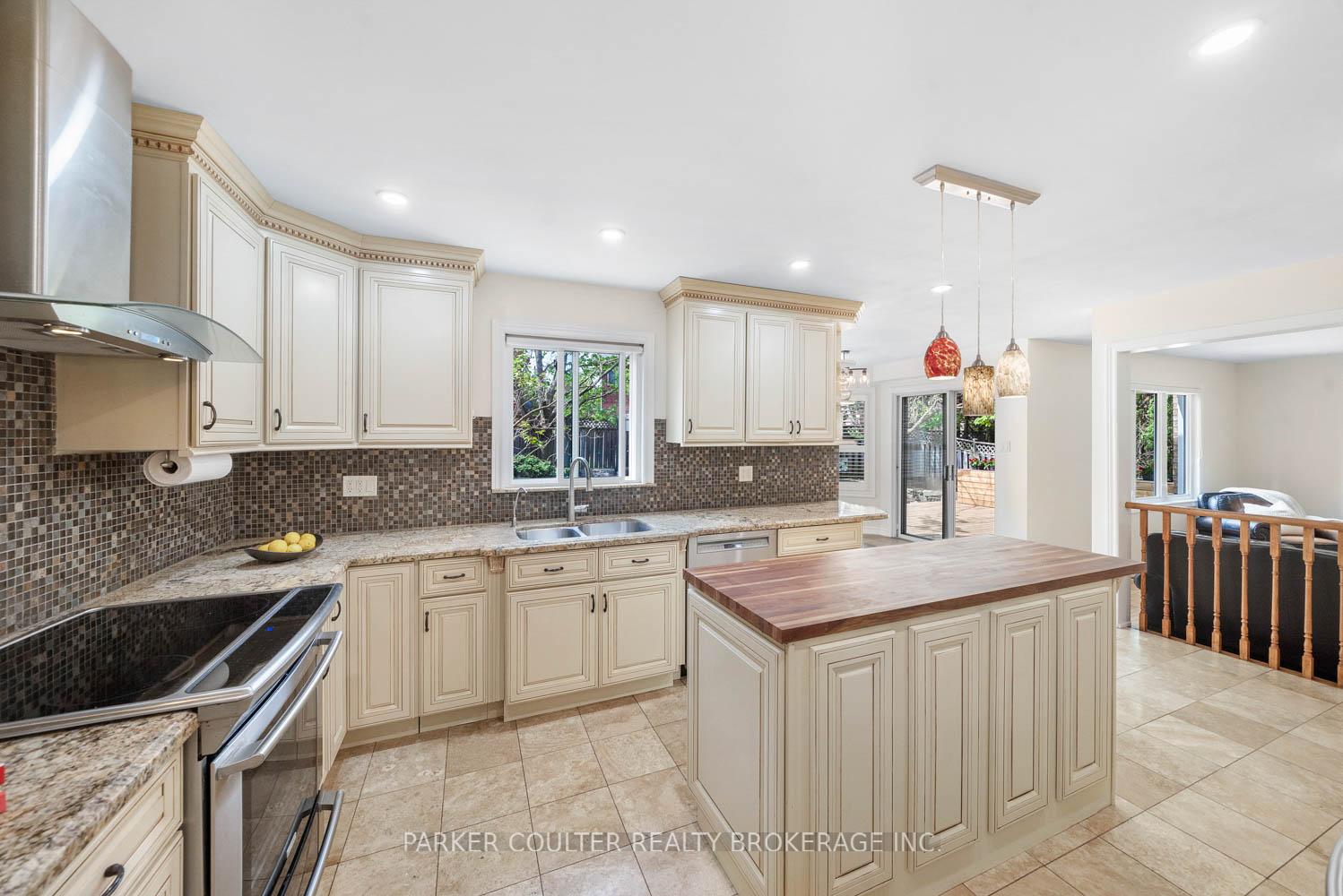 Photo 10 of 43 Falling Brook Drive, Barrie, Bayshore — HOMEH