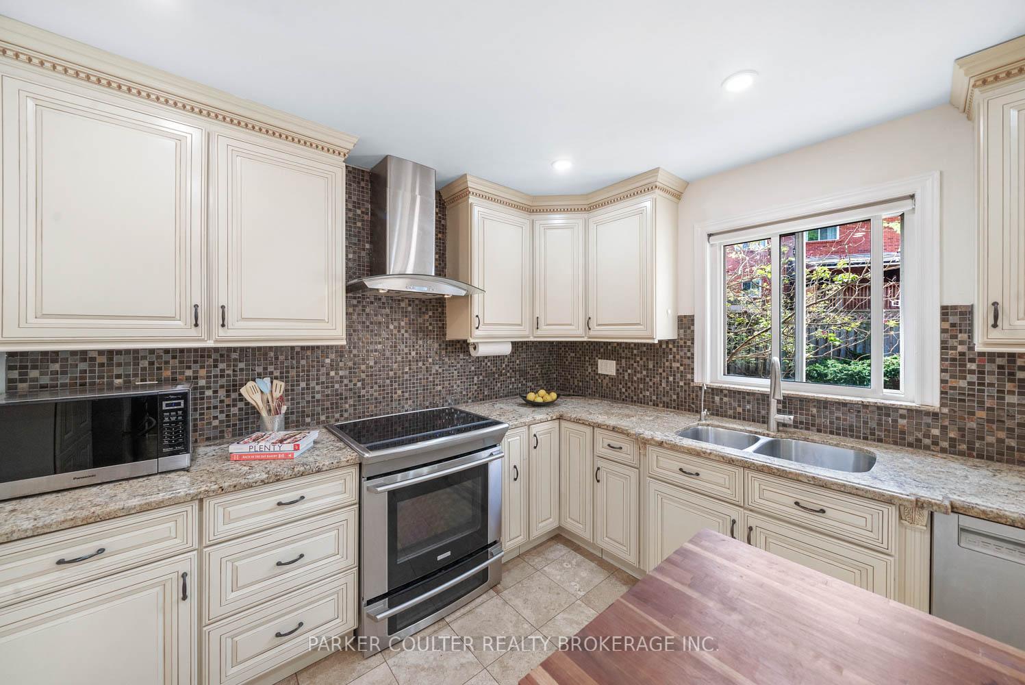 Photo 11 of 43 Falling Brook Drive, Barrie, Bayshore — HOMEH