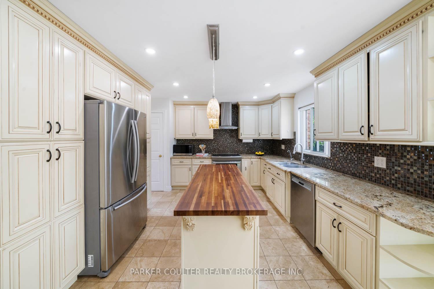 Photo 16 of 43 Falling Brook Drive, Barrie, Bayshore — HOMEH