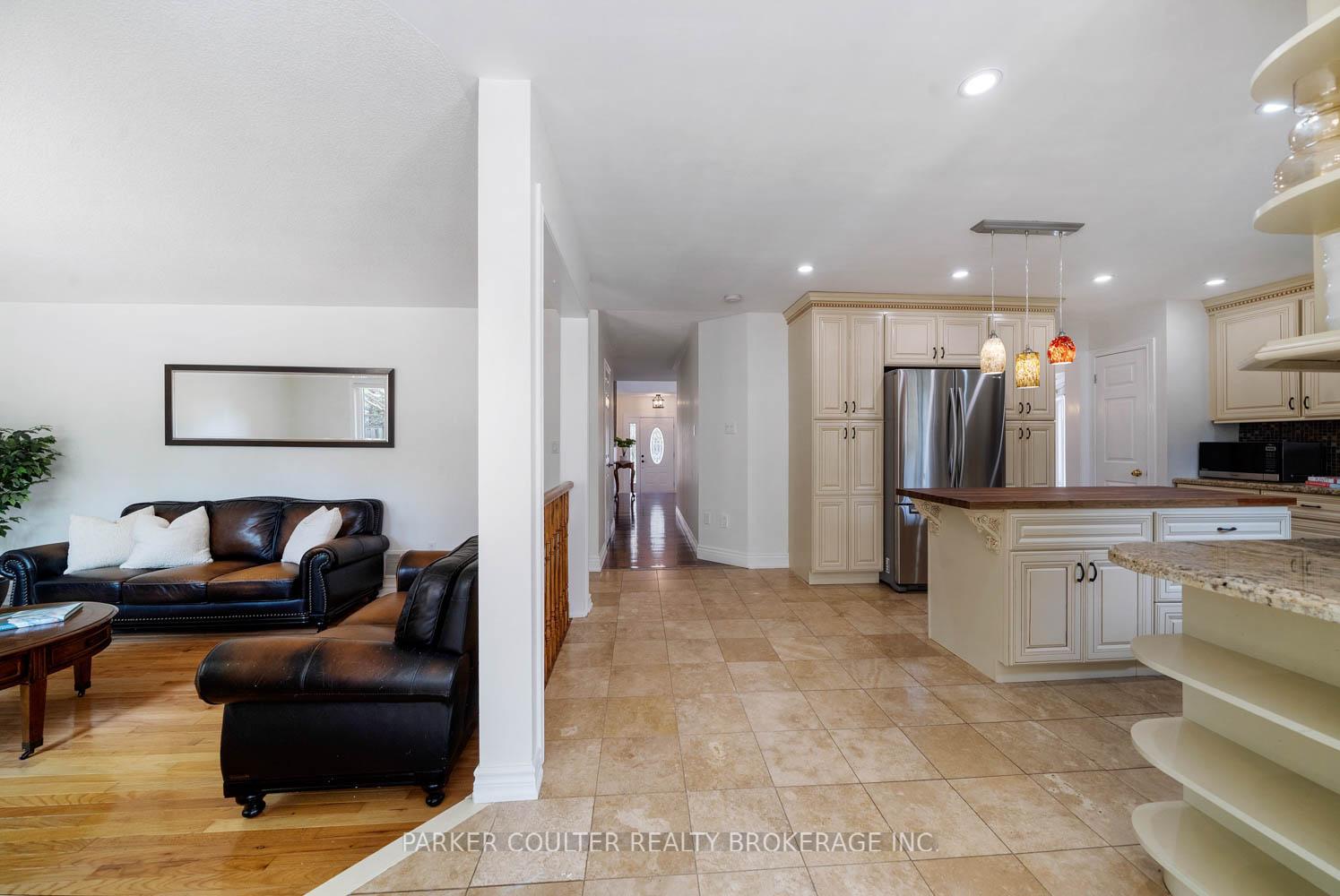 Photo 17 of 43 Falling Brook Drive, Barrie, Bayshore — HOMEH