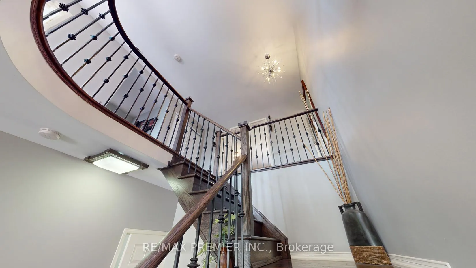 Photo 10 of 2307 Pilgrim Square, Oshawa, Windfields — HOMEH