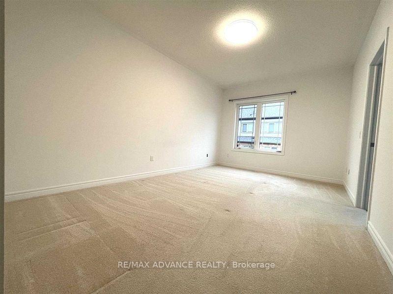 Photo 24 of 3 Durblee Avenue, Aurora, Rural Aurora — HOMEH