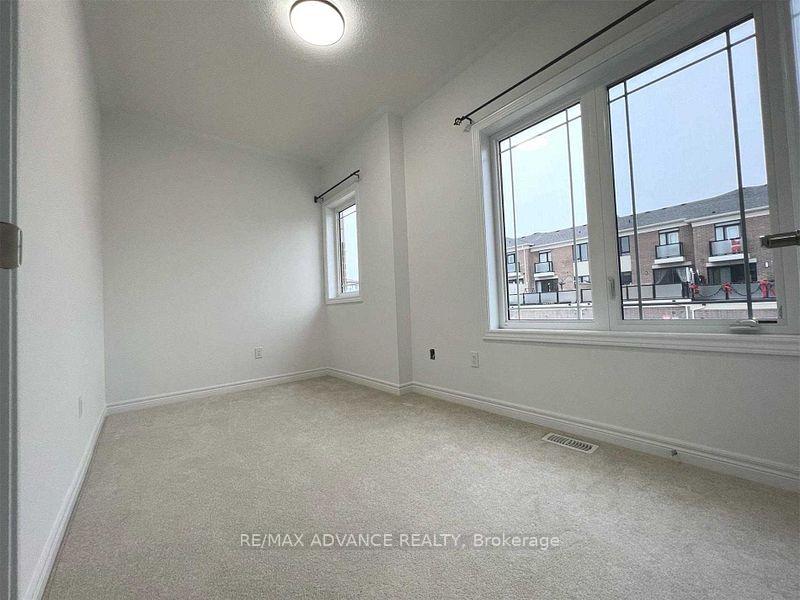 Photo 33 of 3 Durblee Avenue, Aurora, Rural Aurora — HOMEH