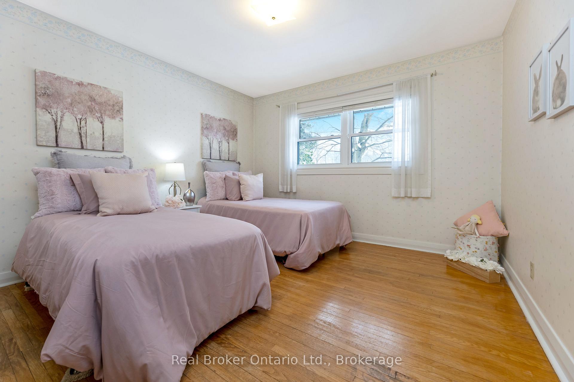 Photo 23 of 68 Rodney Boulevard, Guelph, Dovercliffe Park/Old University — HOMEH