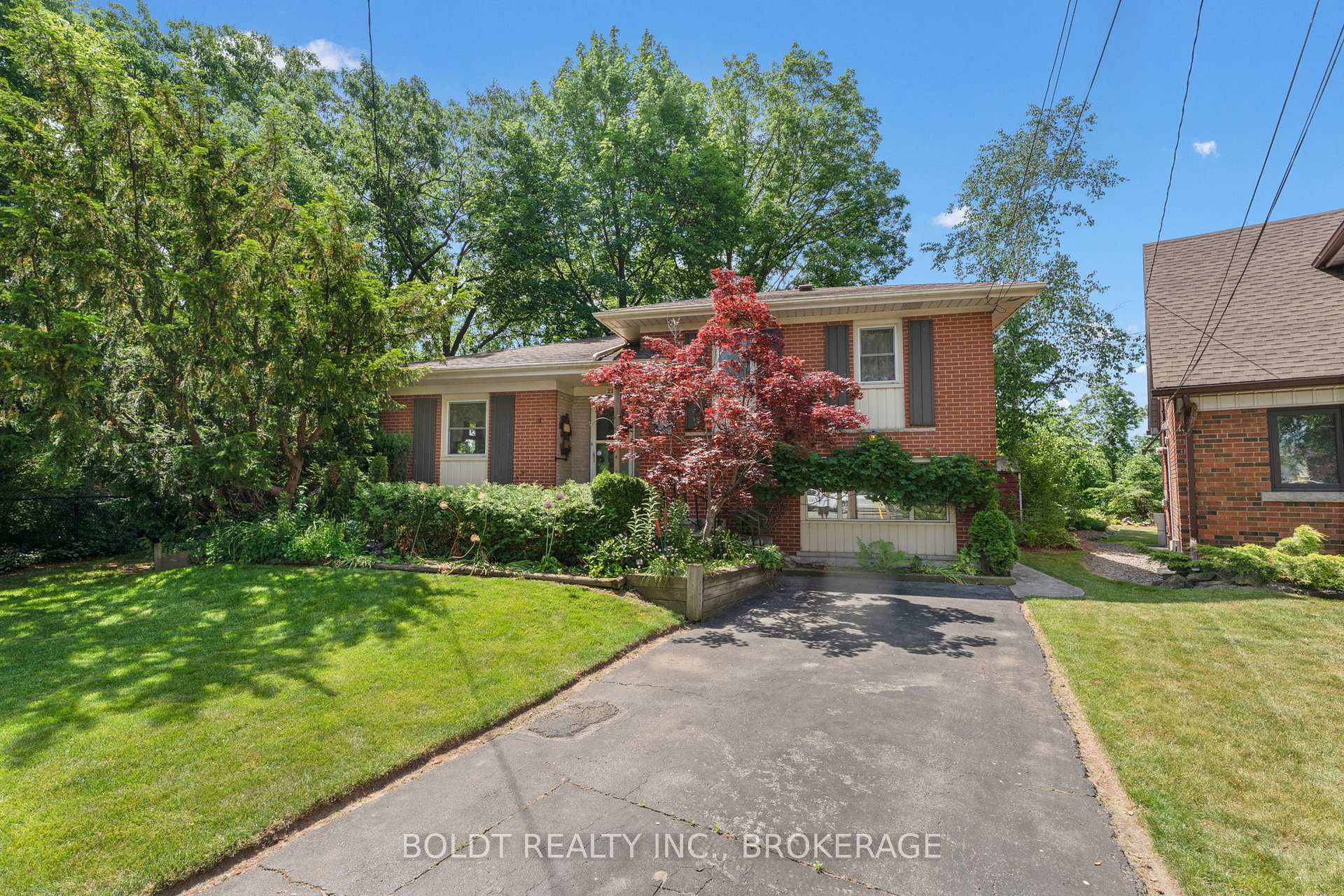 Photo 2 of 21 Beland Court, Hamilton, Glenview — HOMEH