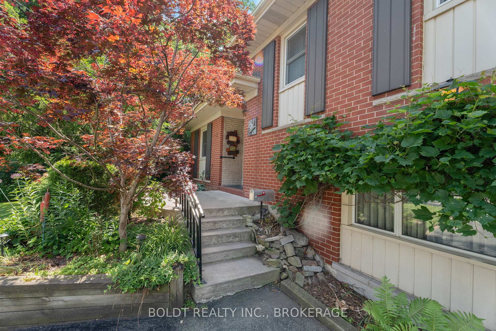 Photo 4 of 21 Beland Court, Hamilton, Glenview — HOMEH