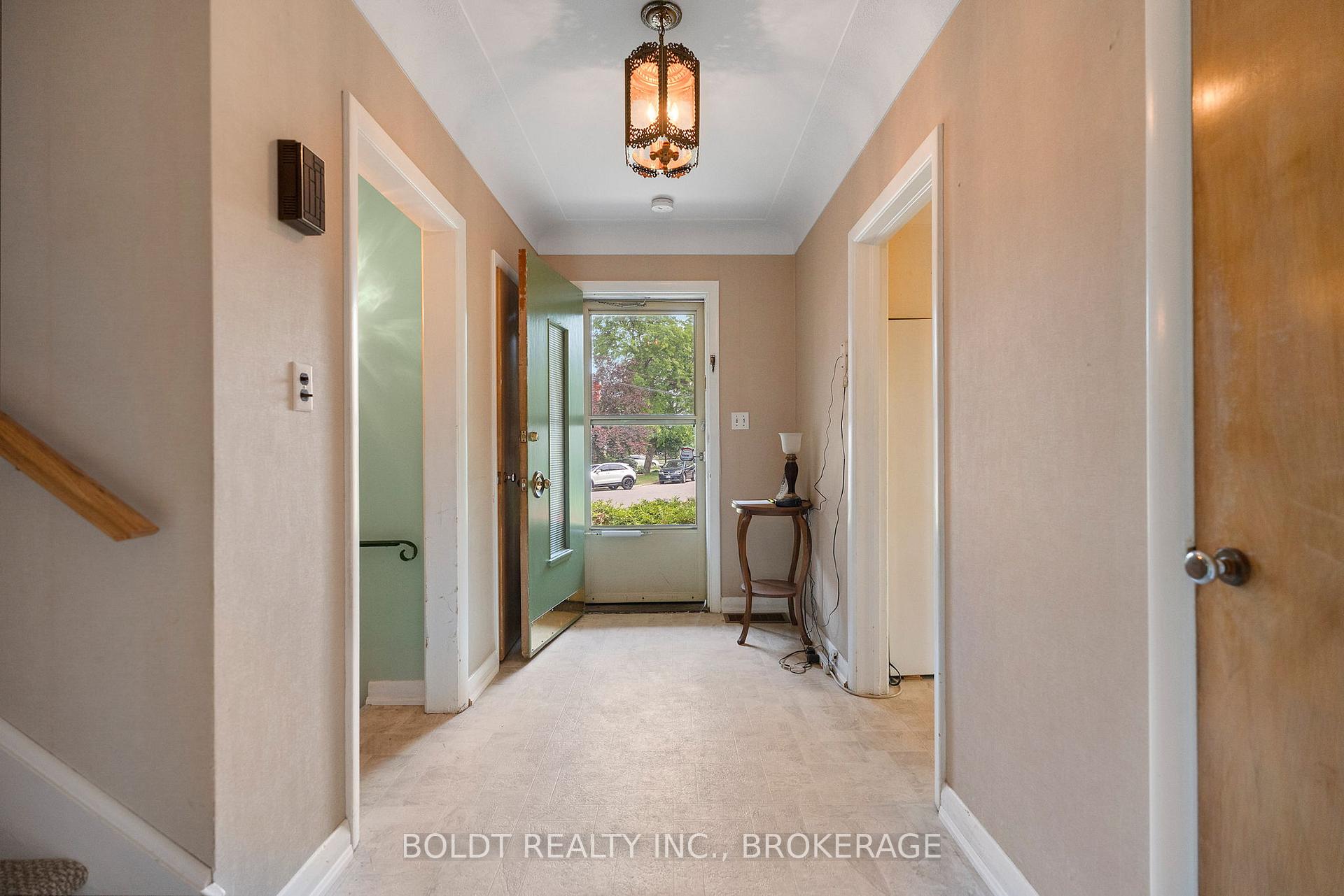 Photo 5 of 21 Beland Court, Hamilton, Glenview — HOMEH