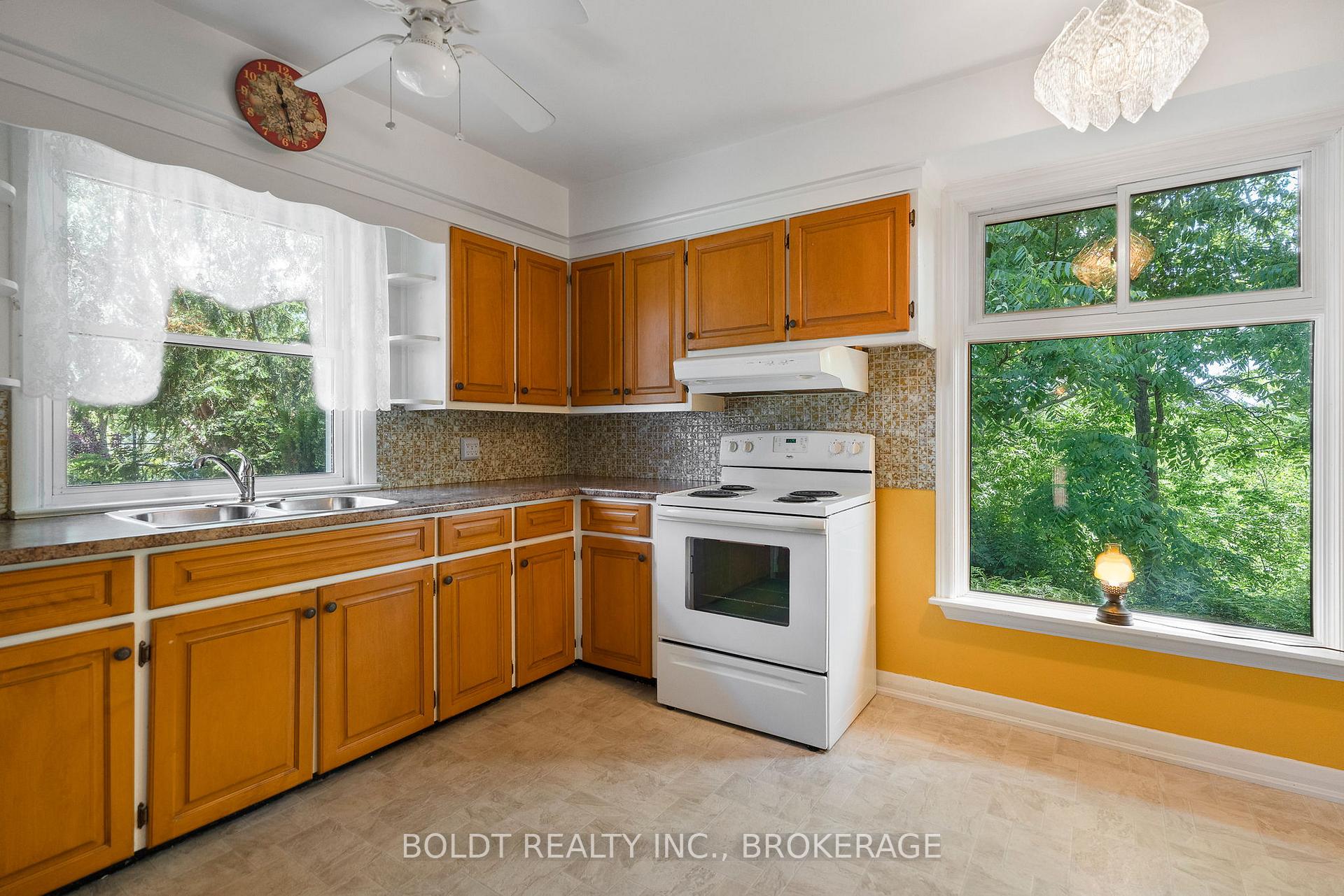 Photo 8 of 21 Beland Court, Hamilton, Glenview — HOMEH