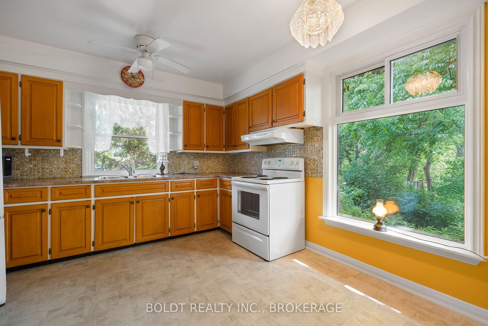 Photo 9 of 21 Beland Court, Hamilton, Glenview — HOMEH