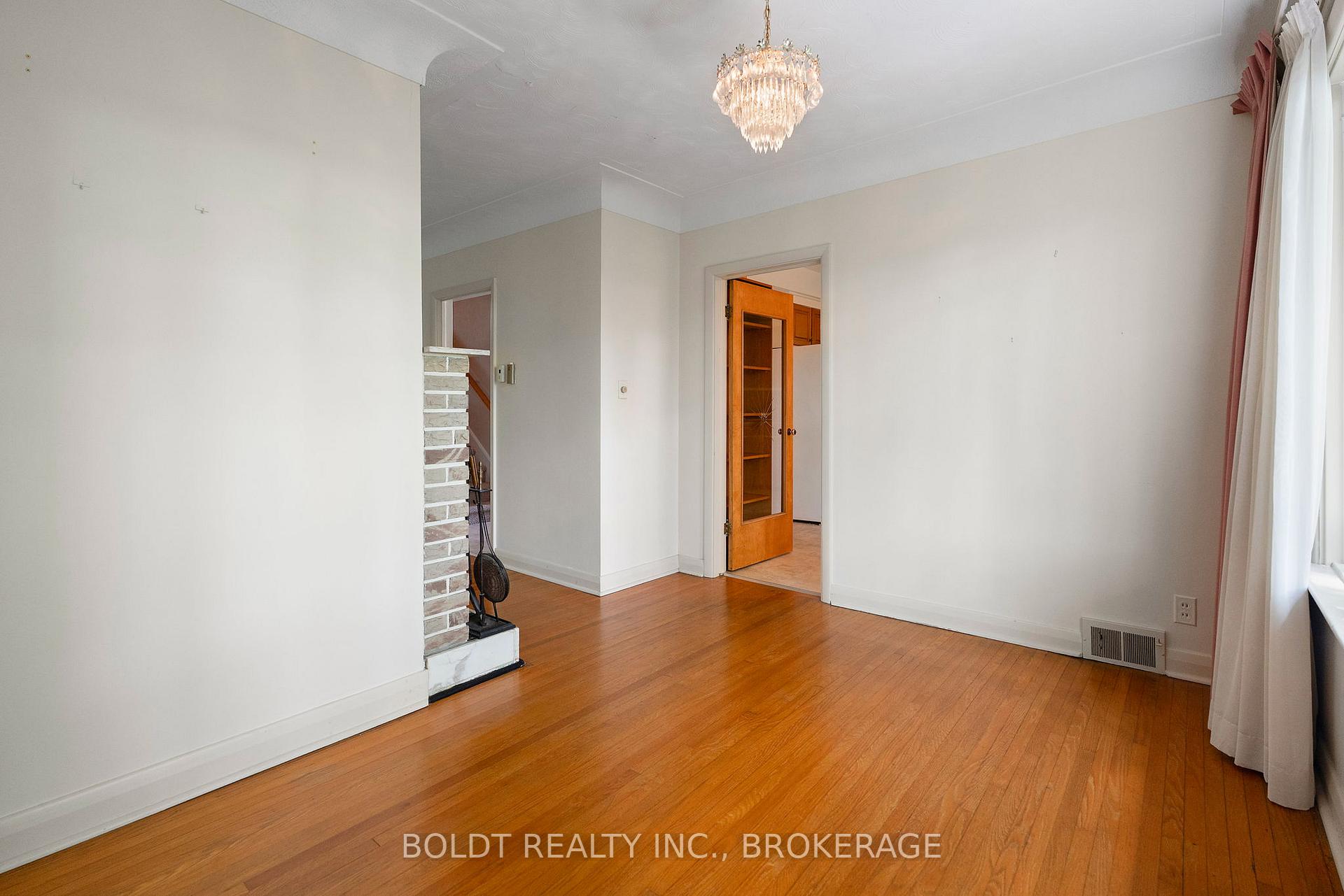 Photo 14 of 21 Beland Court, Hamilton, Glenview — HOMEH