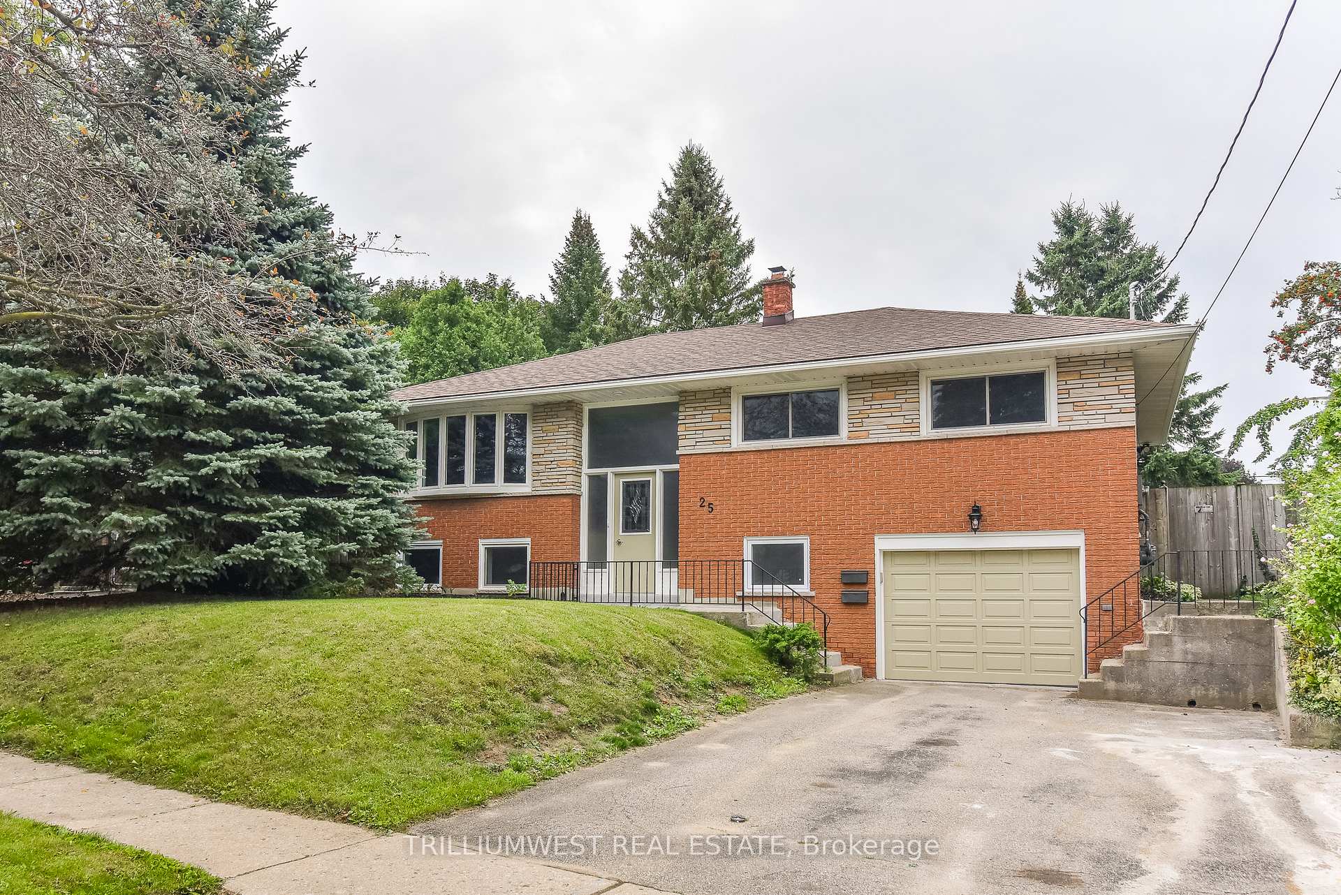 Front of 25 Nicklin Crescent
