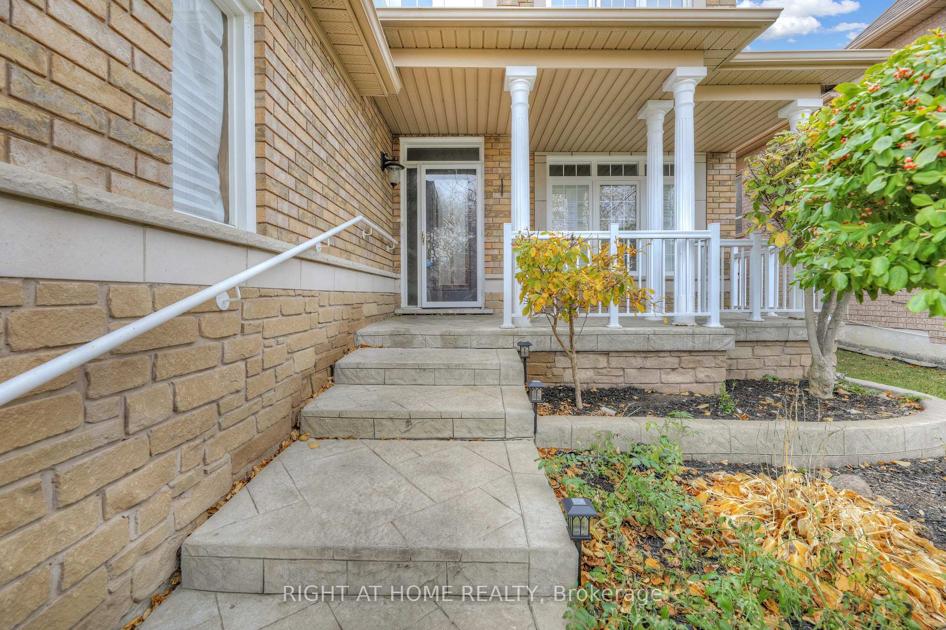 Photo 3 of 107 Pinebrook Circle, Caledon, Rural Caledon — HOMEH