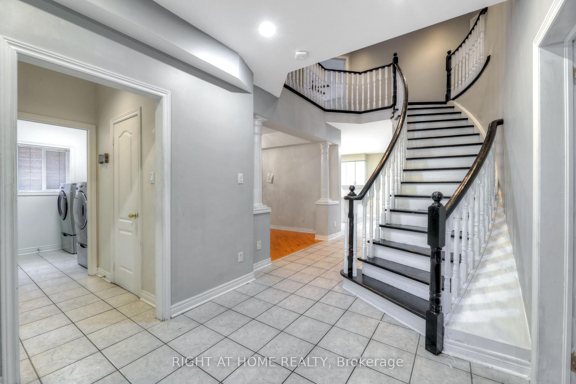 Photo 5 of 107 Pinebrook Circle, Caledon, Rural Caledon — HOMEH