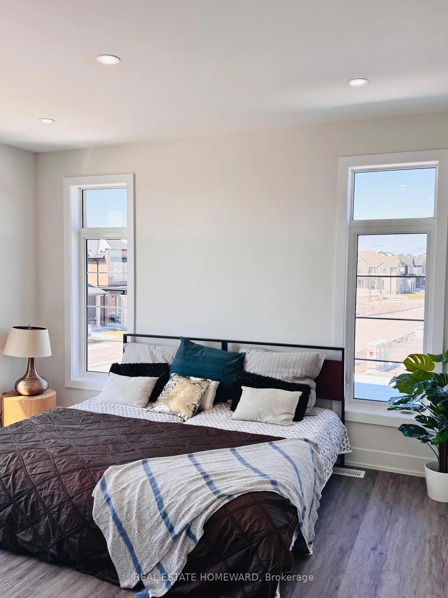 Photo 35 of 960 Lockie Drive, Oshawa, Kedron — HOMEH