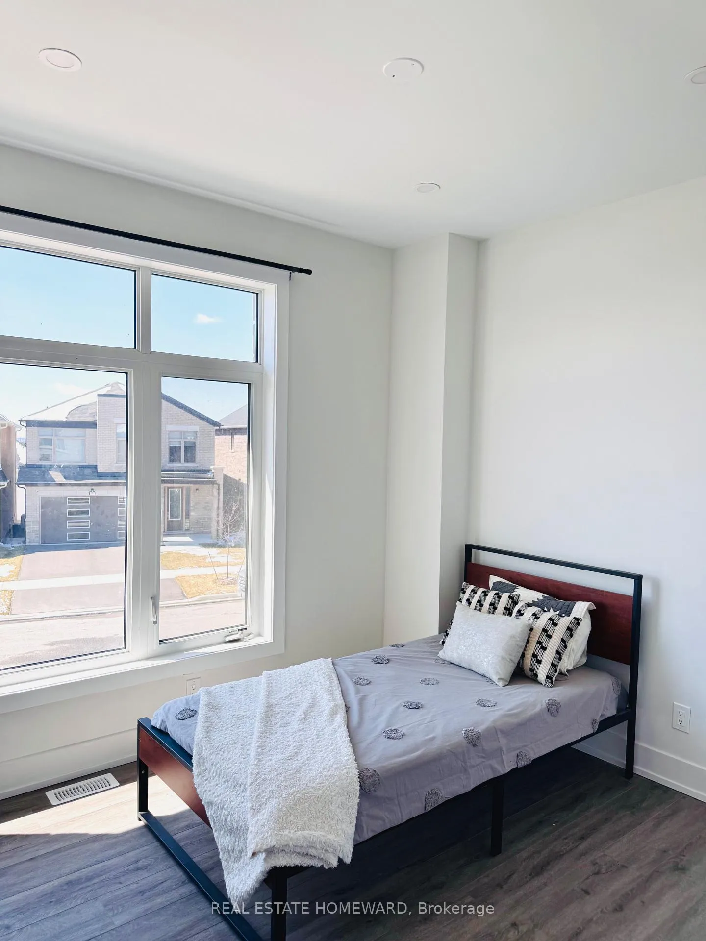 Photo 40 of 960 Lockie Drive, Oshawa, Kedron — HOMEH