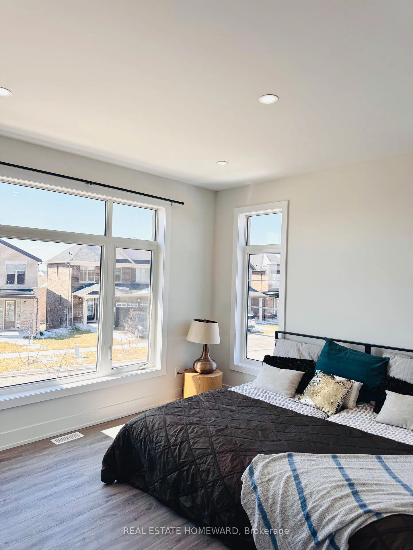 Photo 45 of 960 Lockie Drive, Oshawa, Kedron — HOMEH
