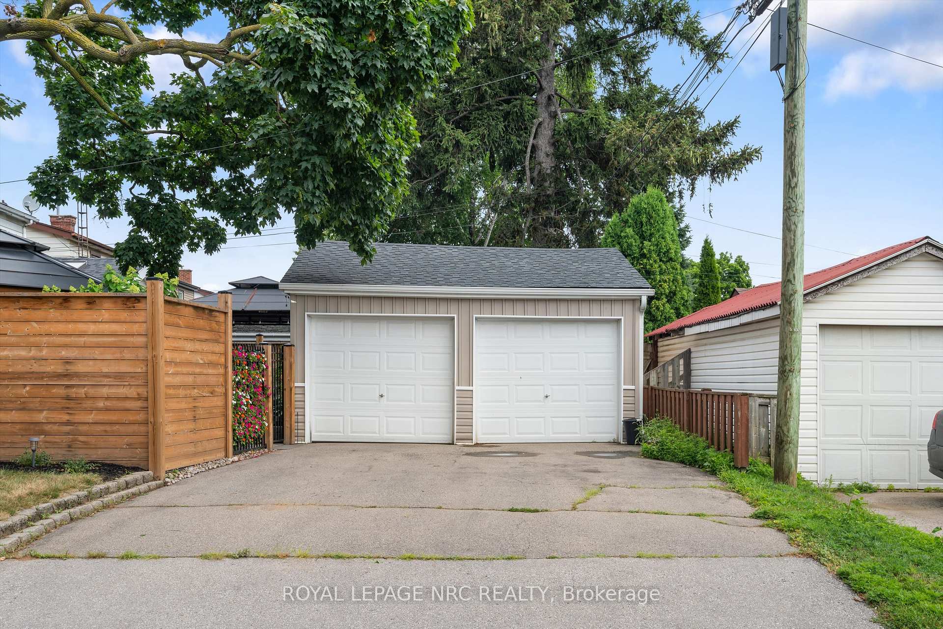 Photo 2 of 107 Wexford Avenue S, Hamilton, Delta — HOMEH