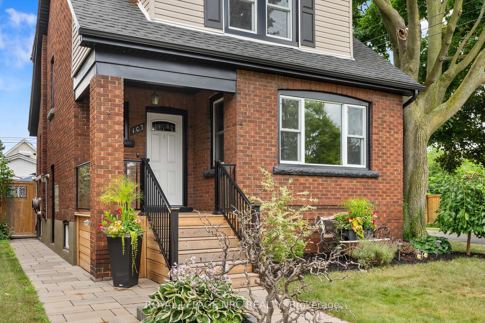 Photo 3 of 107 Wexford Avenue S, Hamilton, Delta — HOMEH