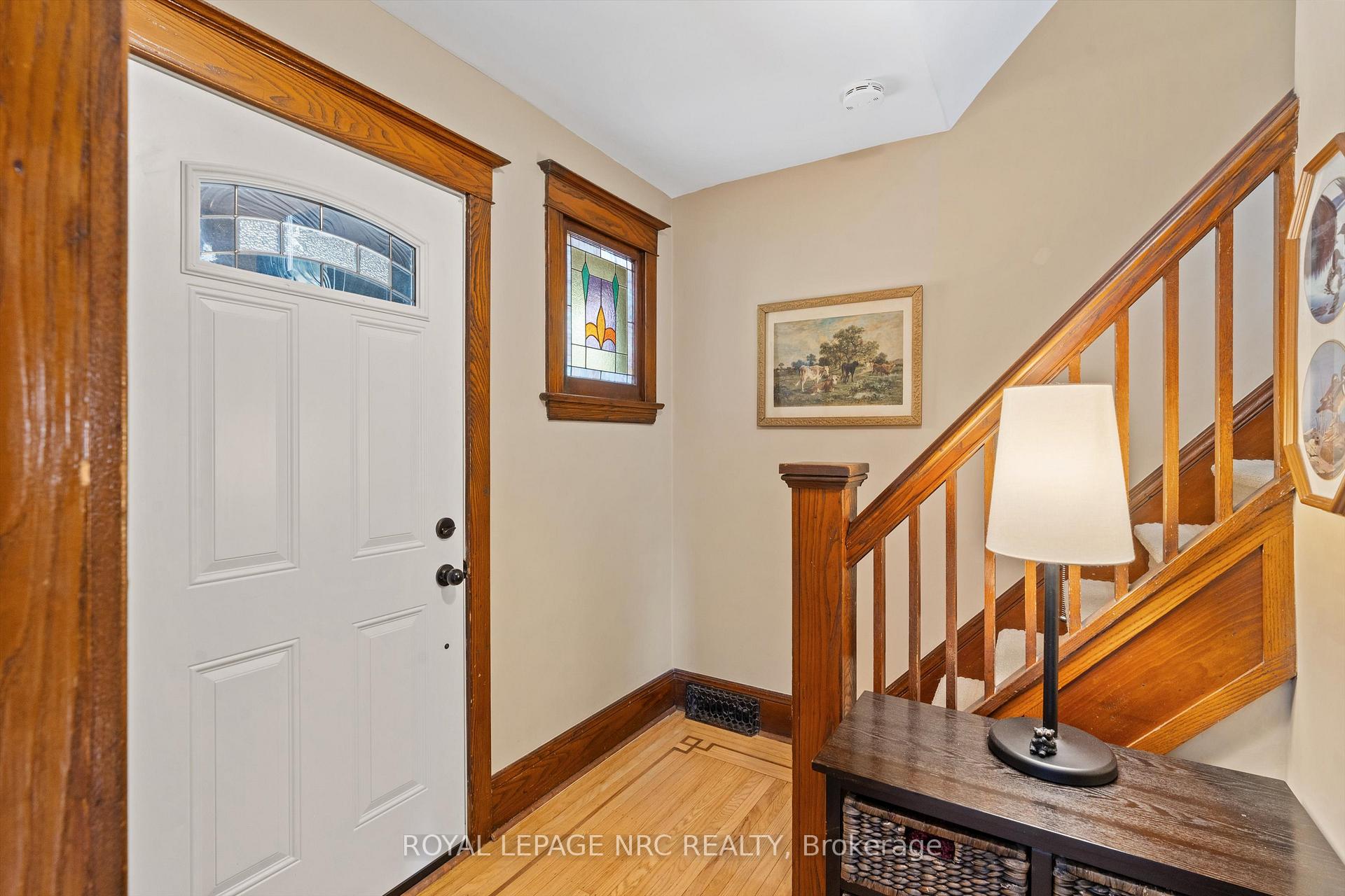 Photo 4 of 107 Wexford Avenue S, Hamilton, Delta — HOMEH