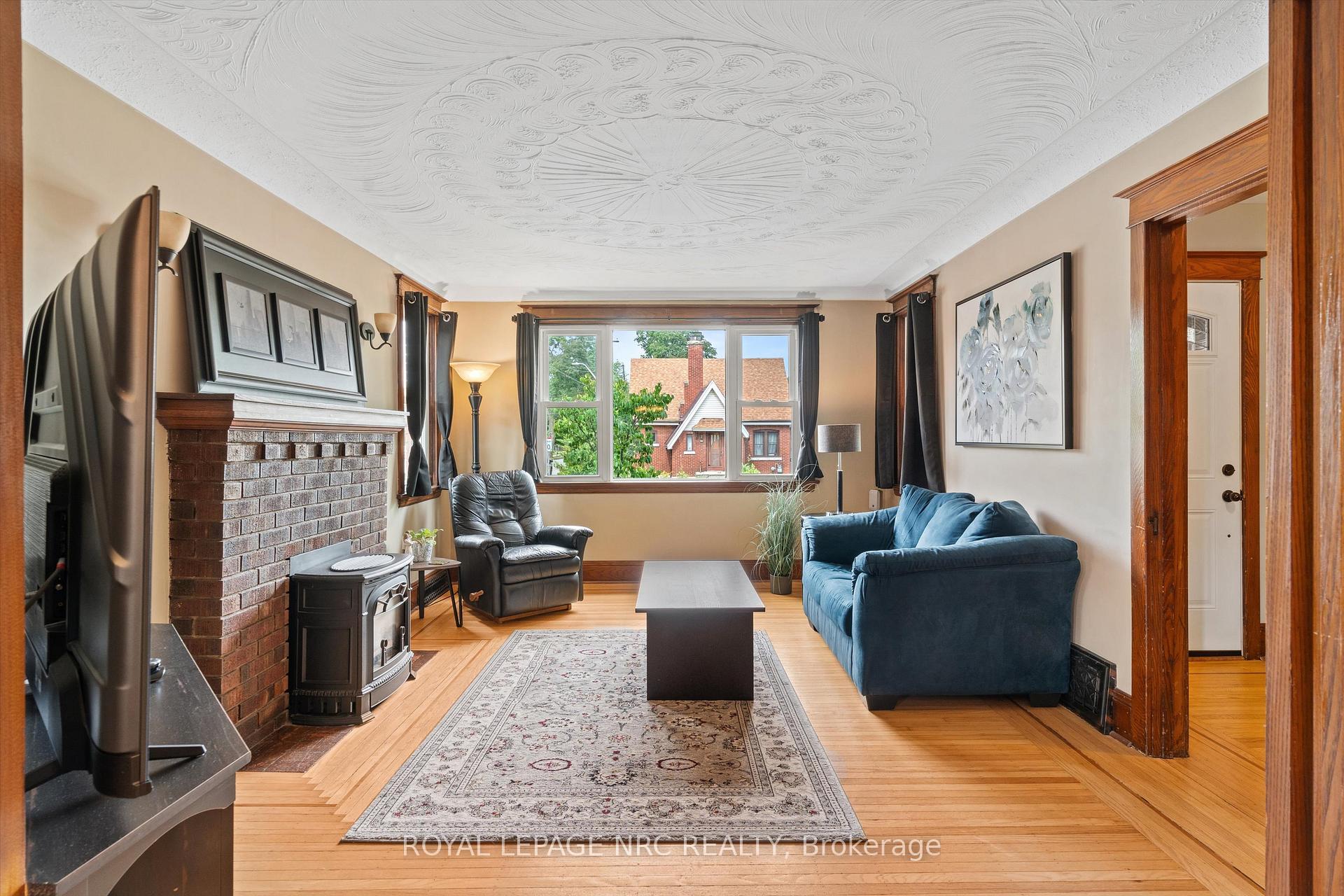 Photo 5 of 107 Wexford Avenue S, Hamilton, Delta — HOMEH