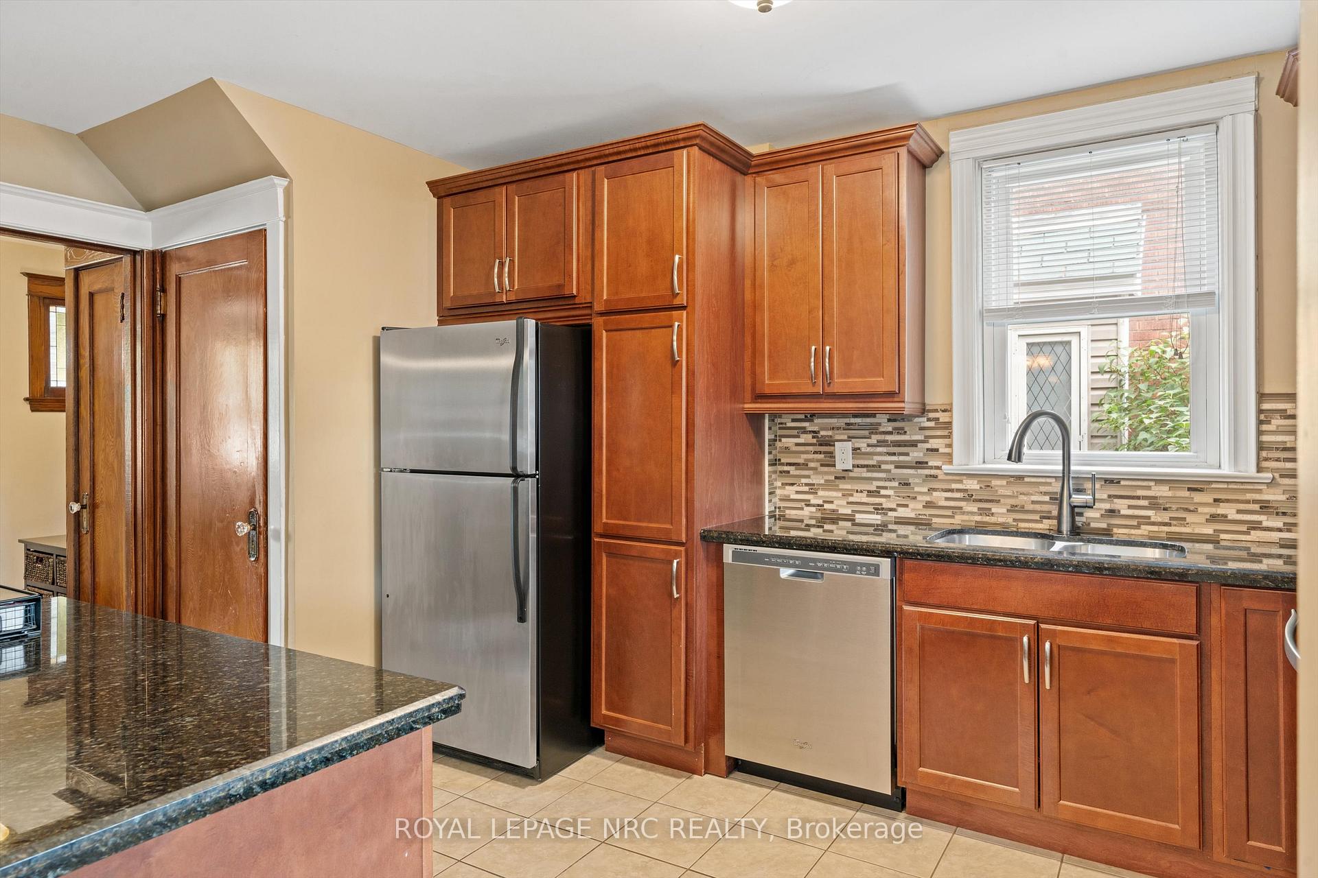 Photo 6 of 107 Wexford Avenue S, Hamilton, Delta — HOMEH