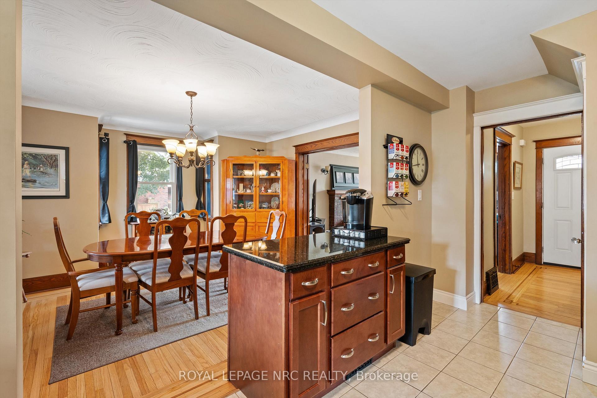 Photo 9 of 107 Wexford Avenue S, Hamilton, Delta — HOMEH