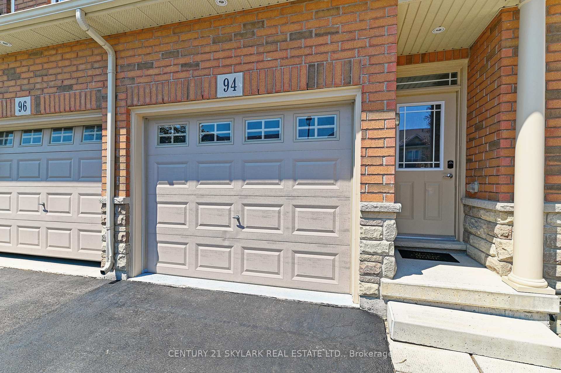 Photo 2 of 94 Charleswood Crescent, Hamilton, Rural Glanbrook — HOMEH