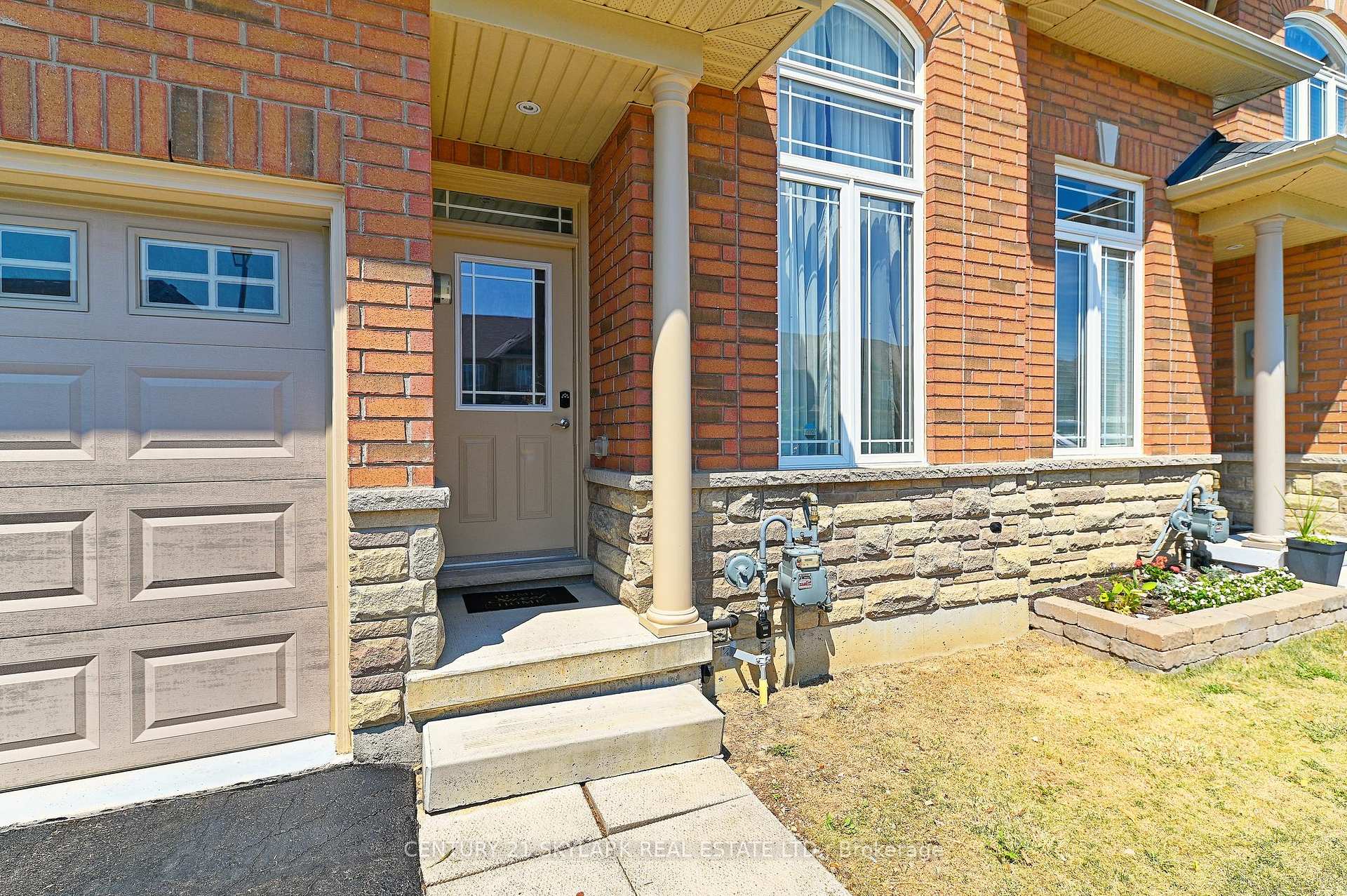 Photo 4 of 94 Charleswood Crescent, Hamilton, Rural Glanbrook — HOMEH