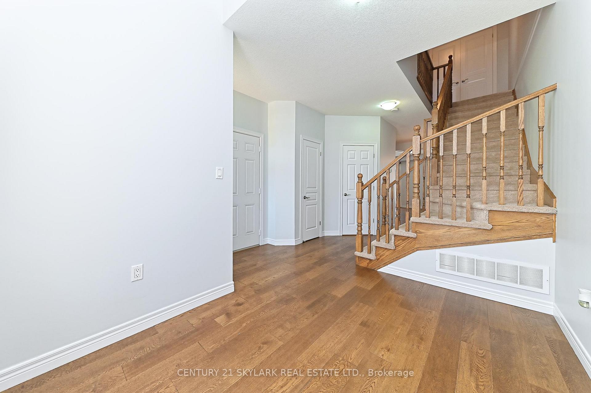Photo 7 of 94 Charleswood Crescent, Hamilton, Rural Glanbrook — HOMEH