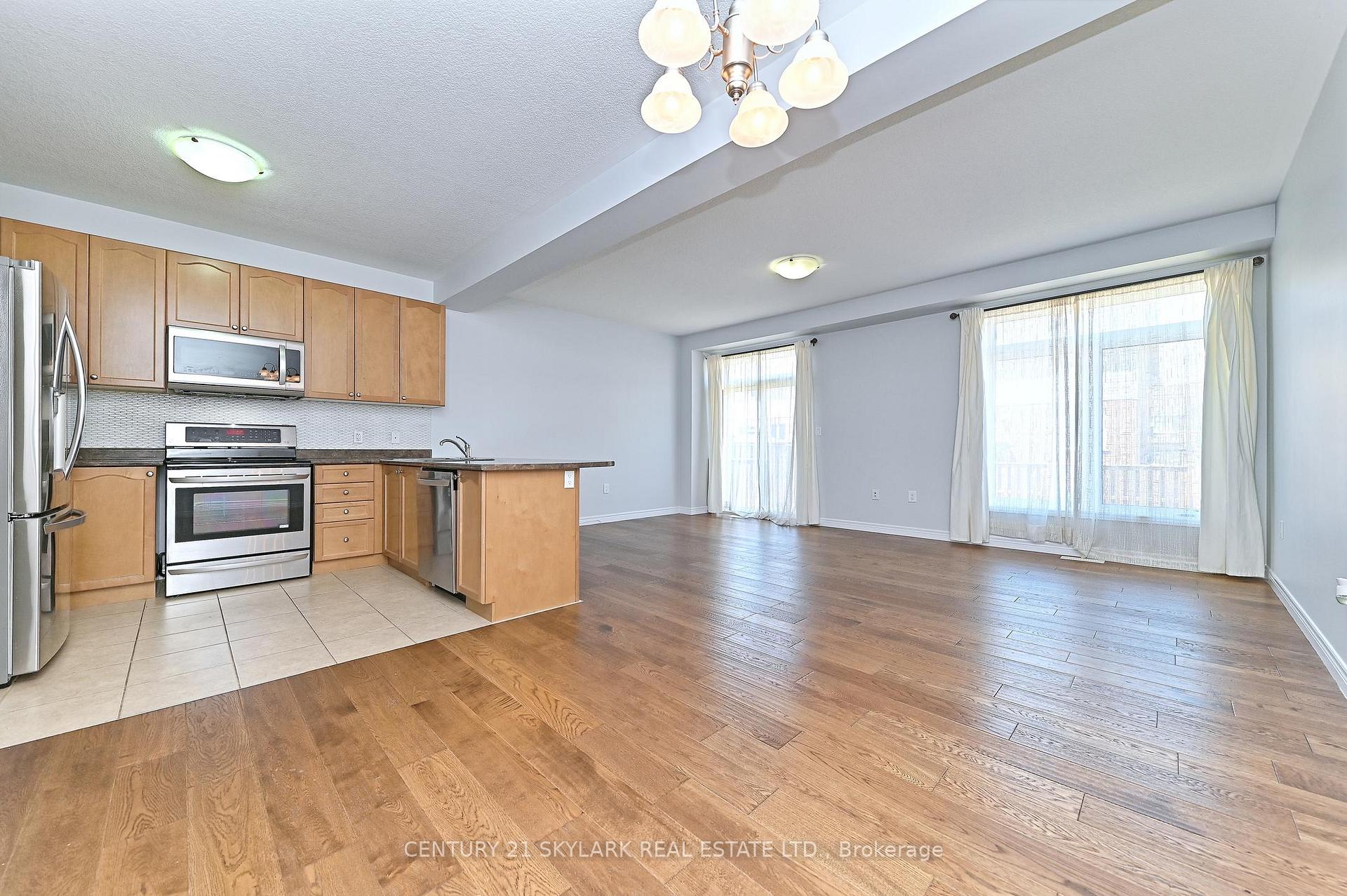 Photo 8 of 94 Charleswood Crescent, Hamilton, Rural Glanbrook — HOMEH