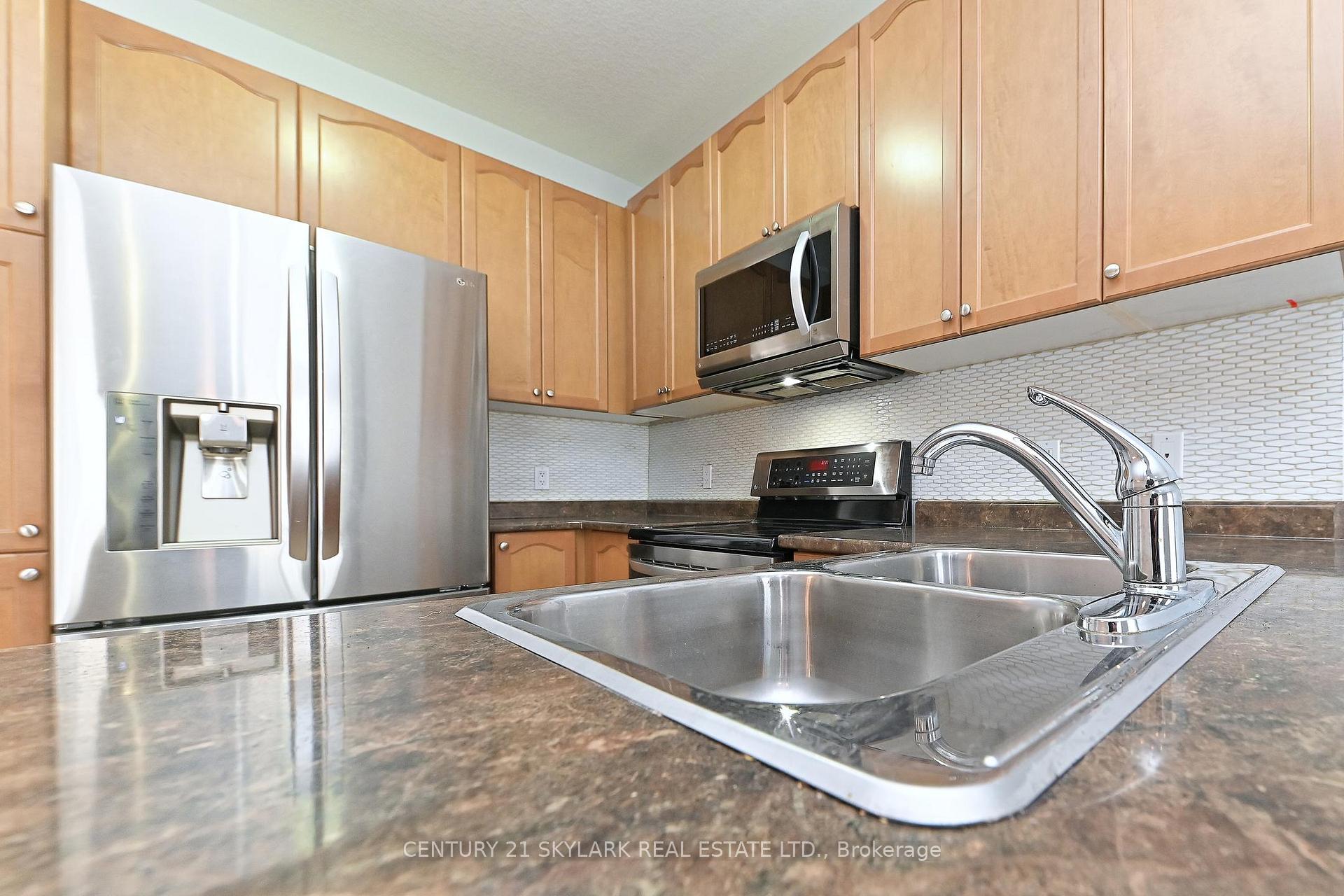 Photo 10 of 94 Charleswood Crescent, Hamilton, Rural Glanbrook — HOMEH