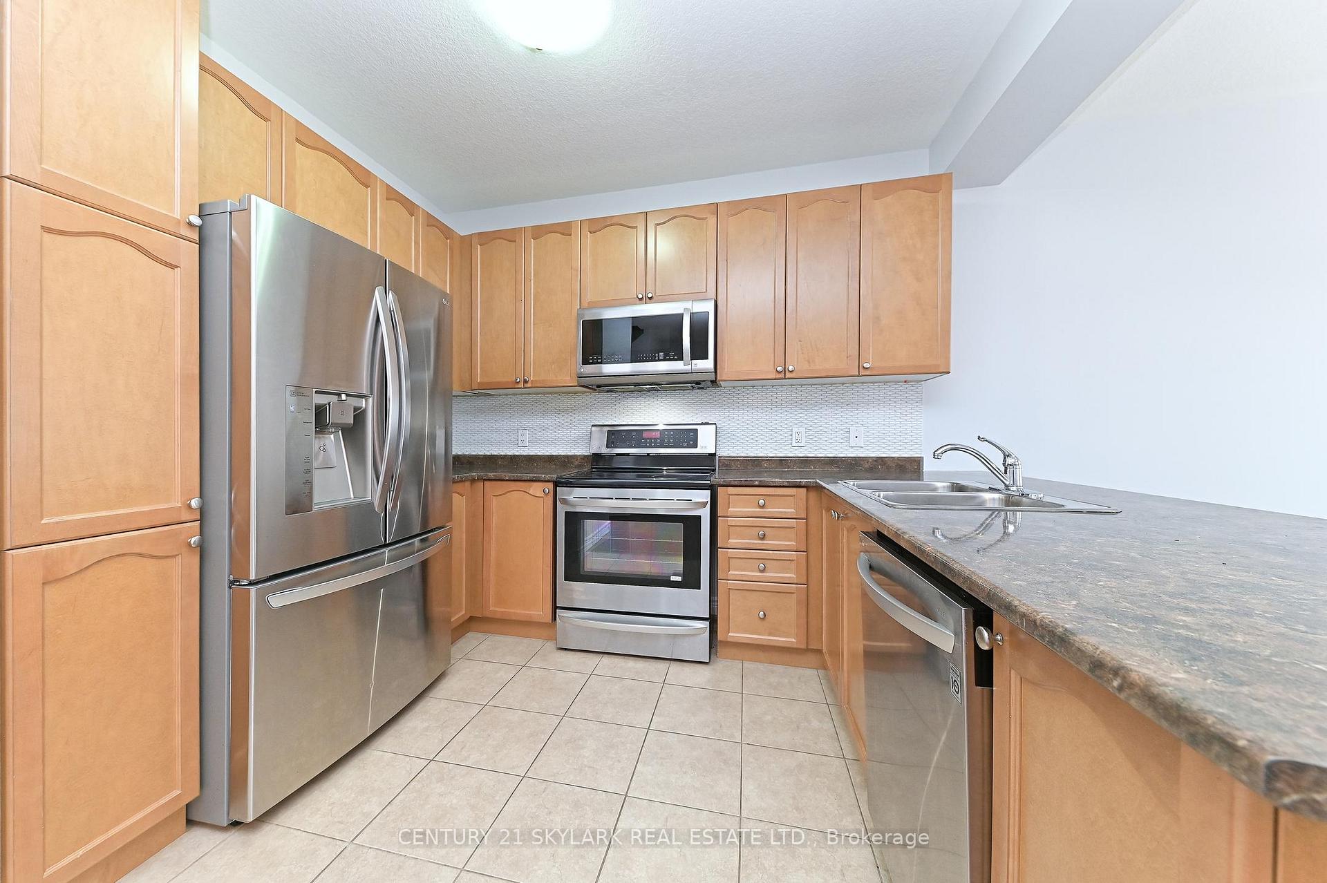 Photo 11 of 94 Charleswood Crescent, Hamilton, Rural Glanbrook — HOMEH
