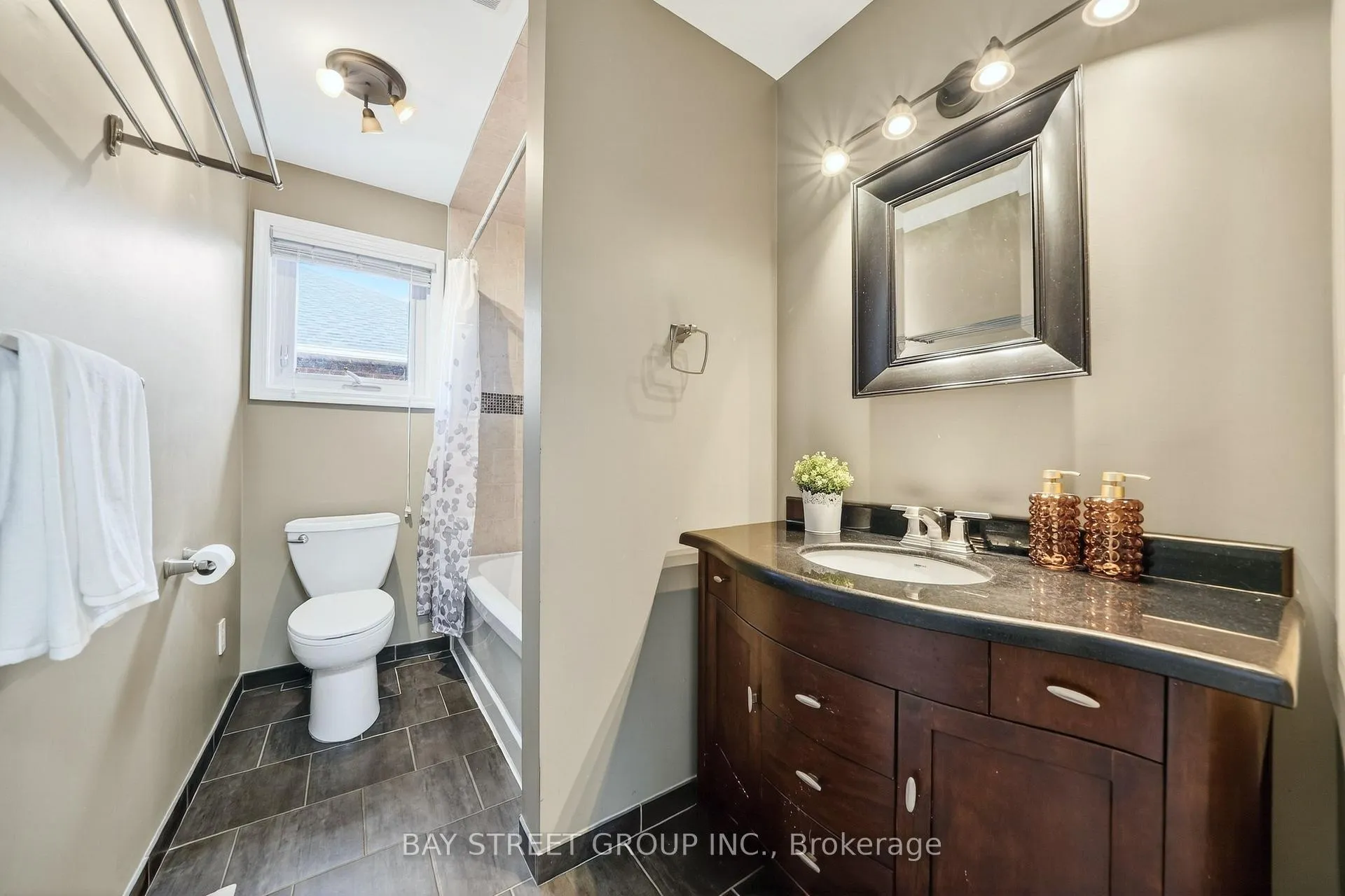 Photo 20 of 97 Bishop Drive, Barrie, Ardagh — HOMEH
