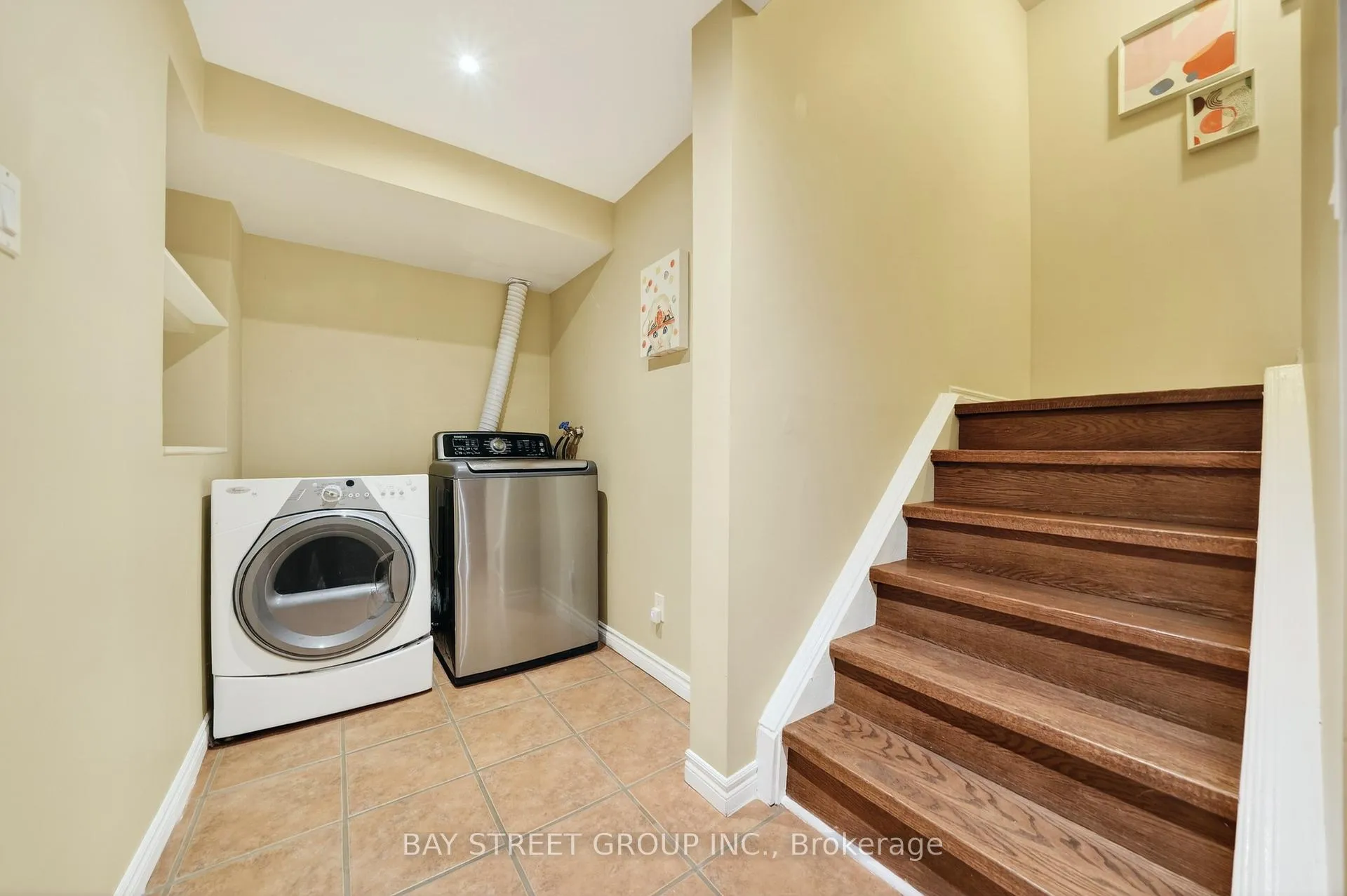 Photo 26 of 97 Bishop Drive, Barrie, Ardagh — HOMEH