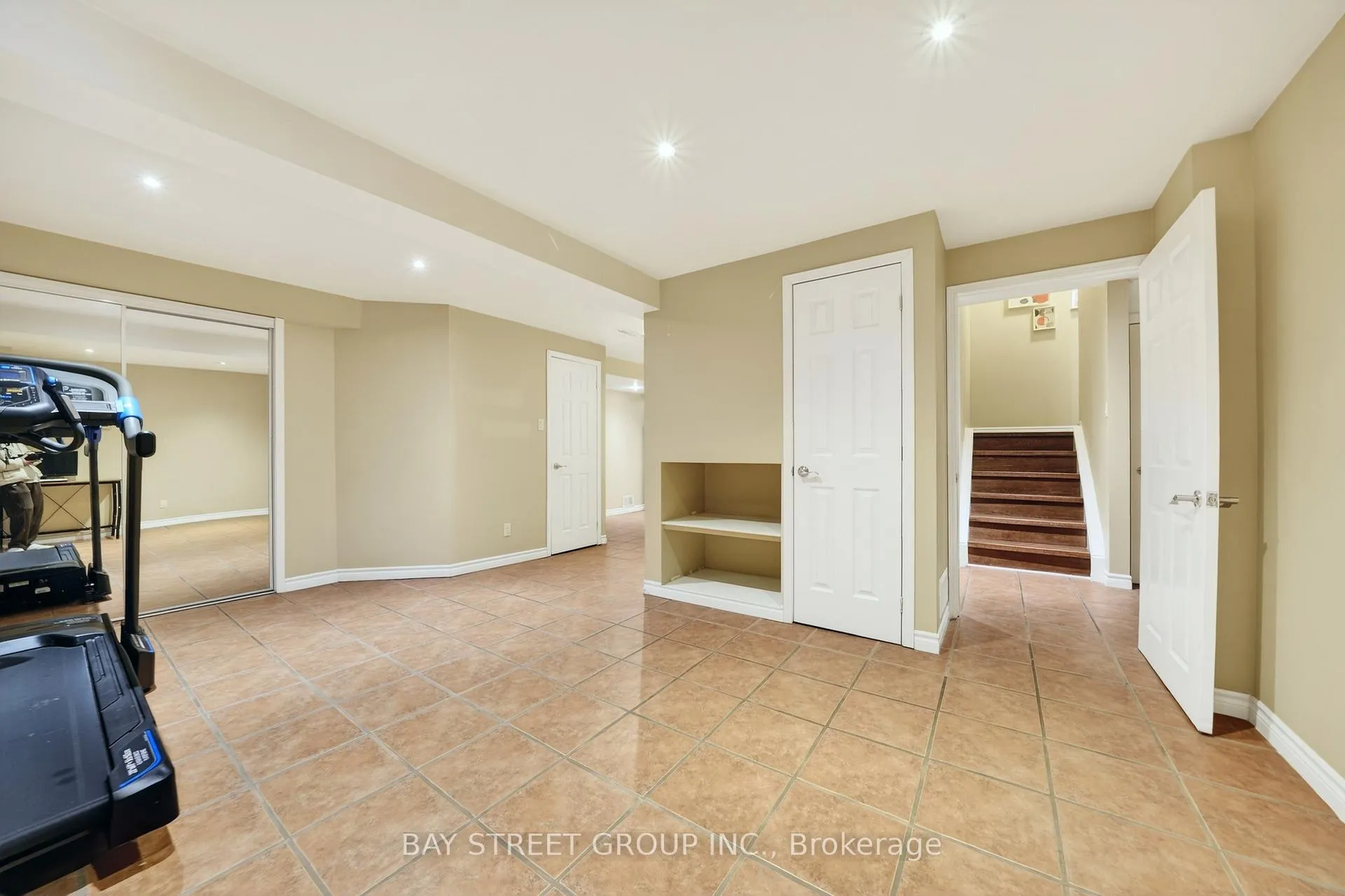 Photo 29 of 97 Bishop Drive, Barrie, Ardagh — HOMEH