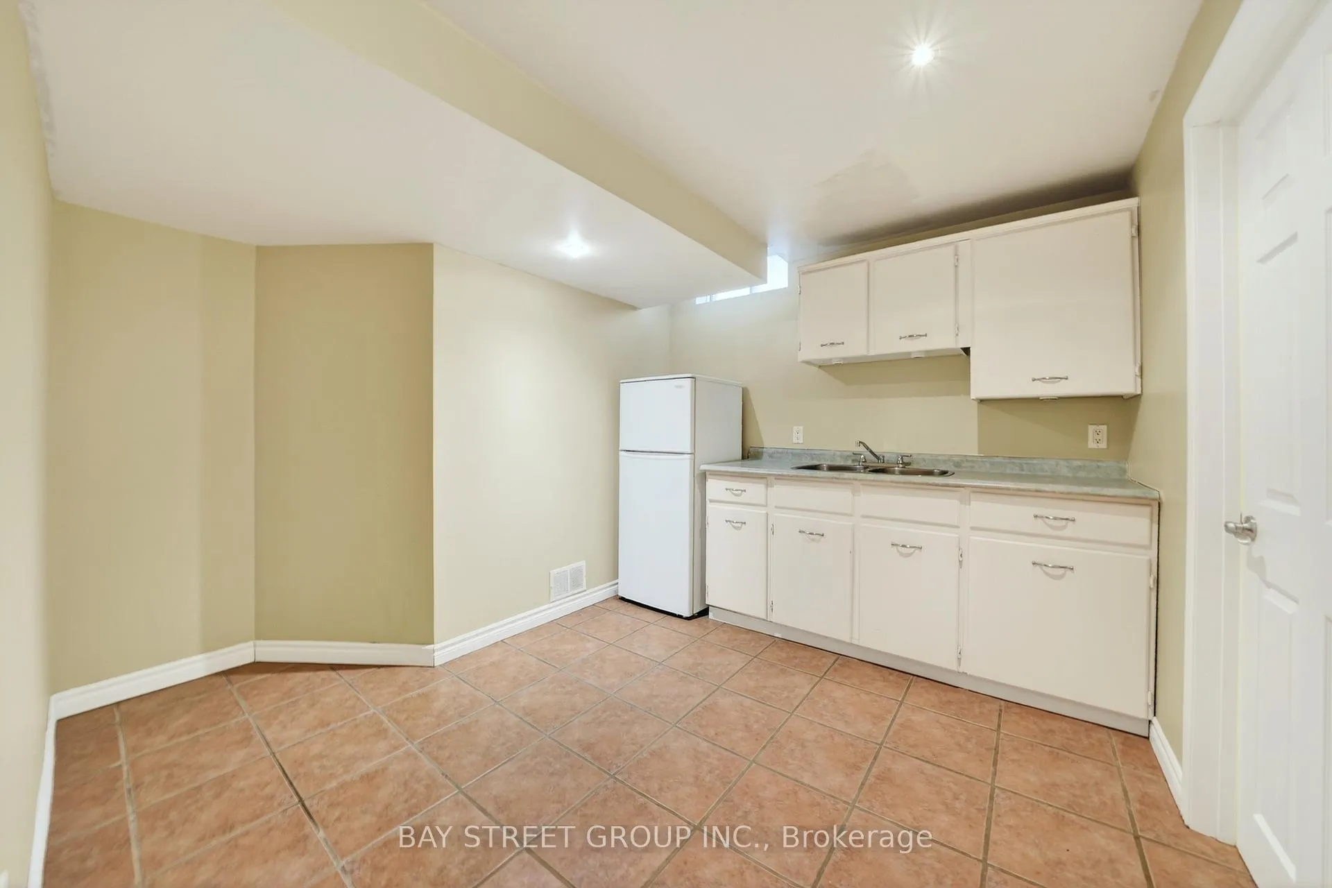 Photo 30 of 97 Bishop Drive, Barrie, Ardagh — HOMEH