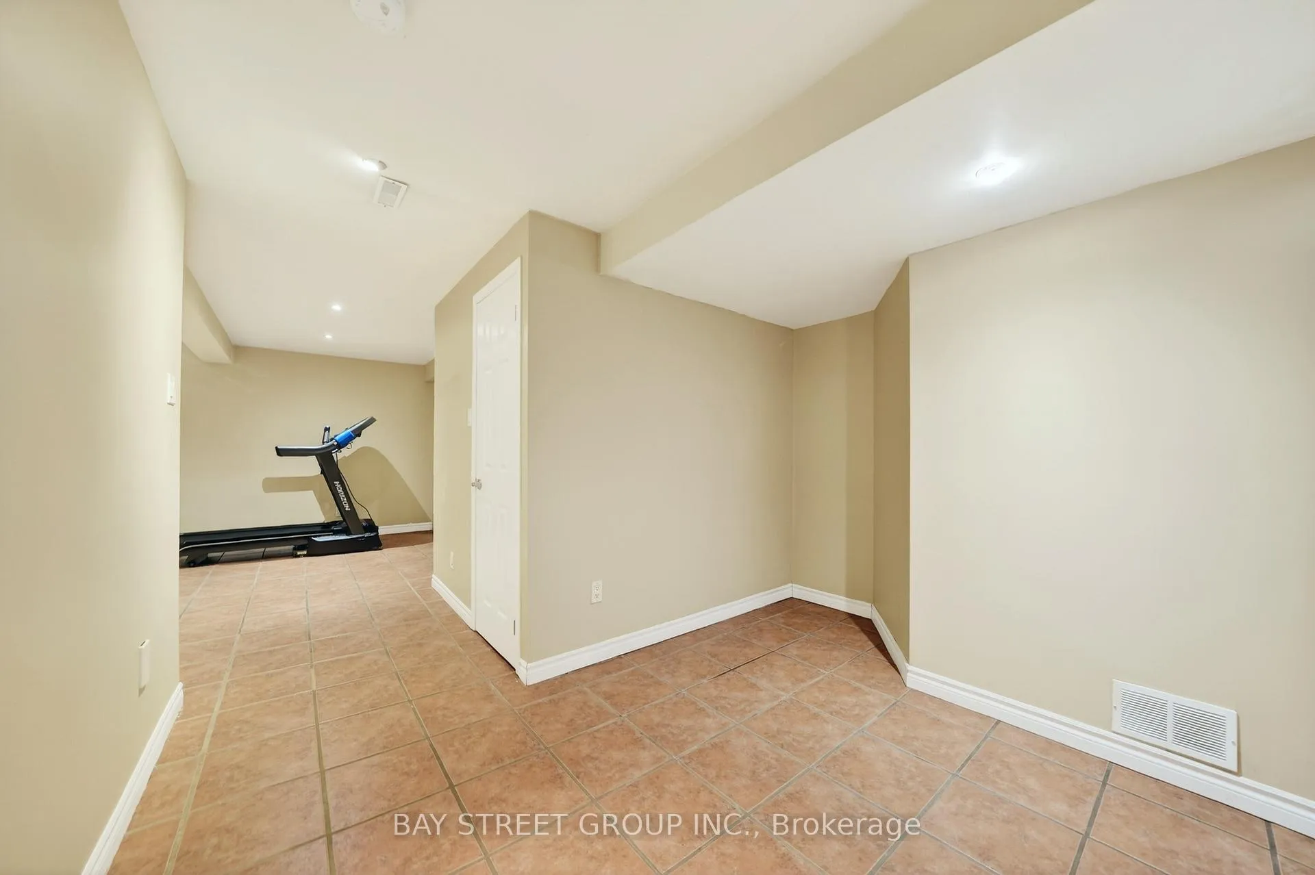 Photo 31 of 97 Bishop Drive, Barrie, Ardagh — HOMEH