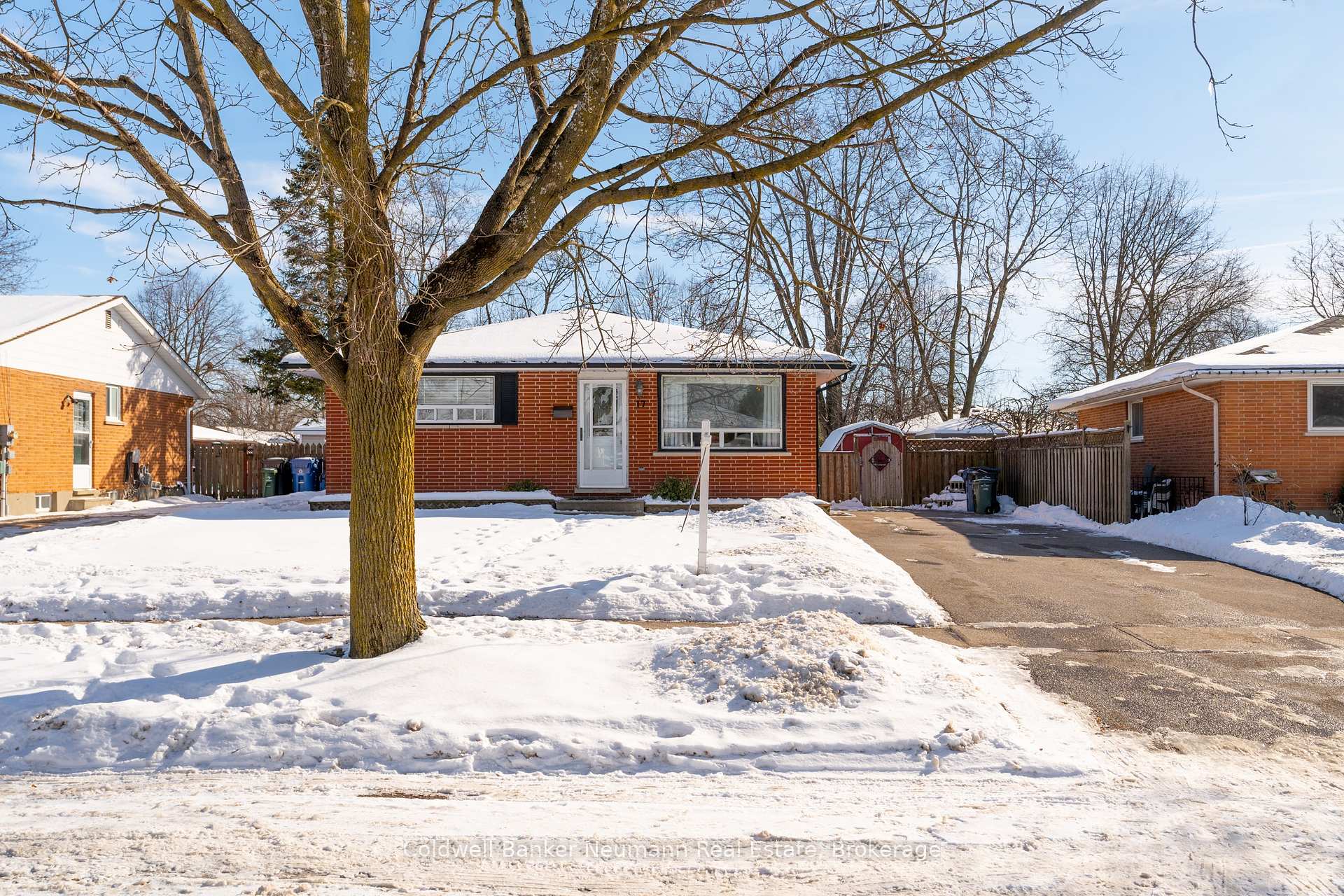 Photo 2 of 17 Argyle Drive, Guelph, Dovercliffe Park/Old University — HOMEH