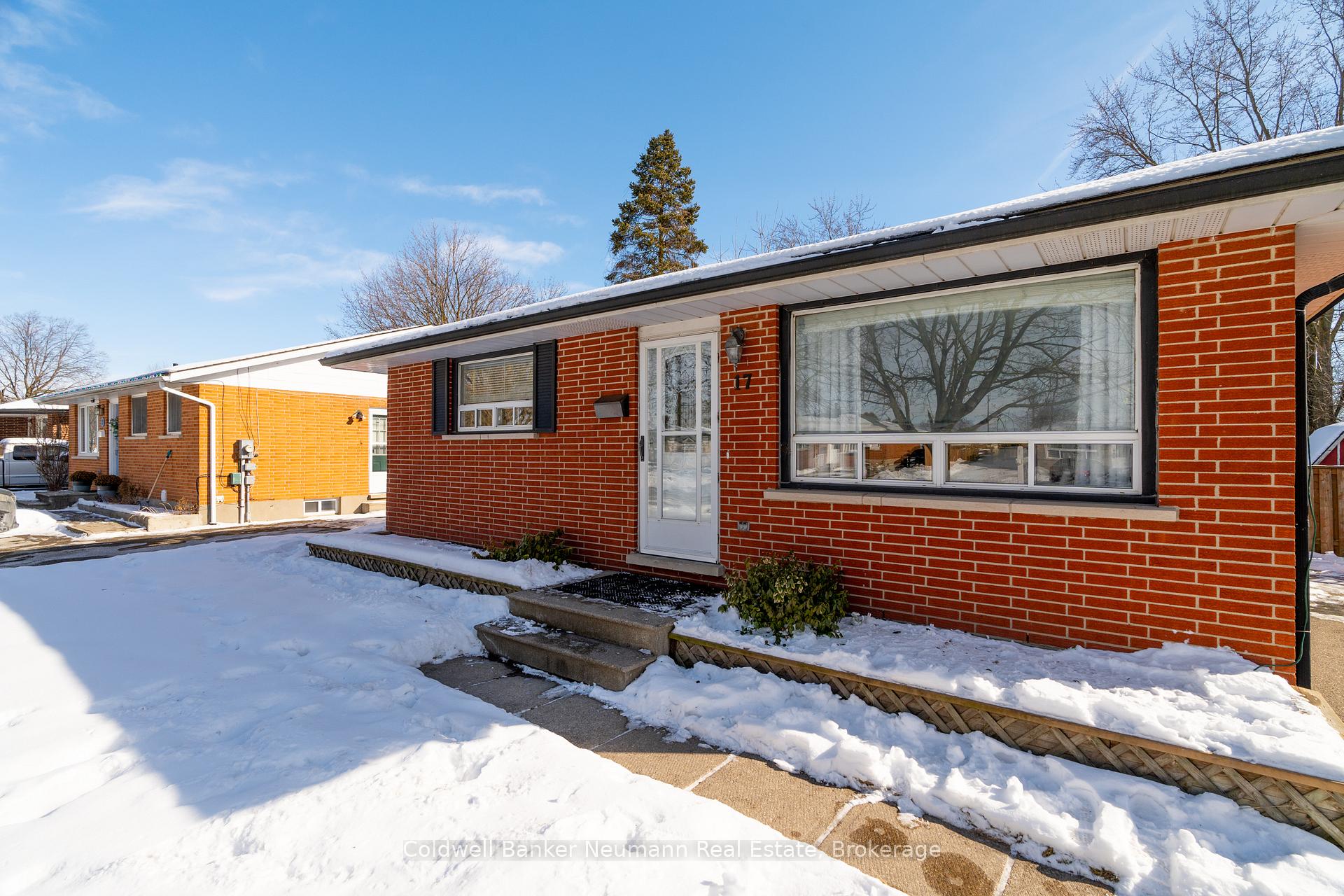 Photo 4 of 17 Argyle Drive, Guelph, Dovercliffe Park/Old University — HOMEH
